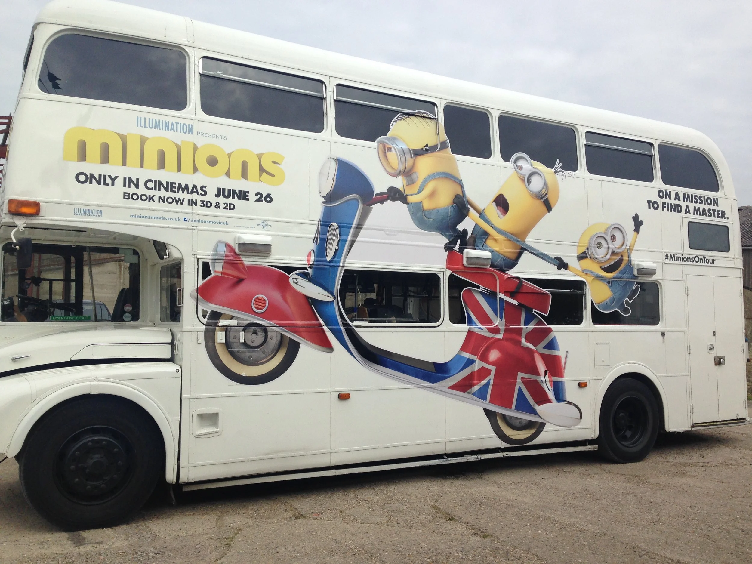 Create Routemaster in Minion livery  (1).JPG