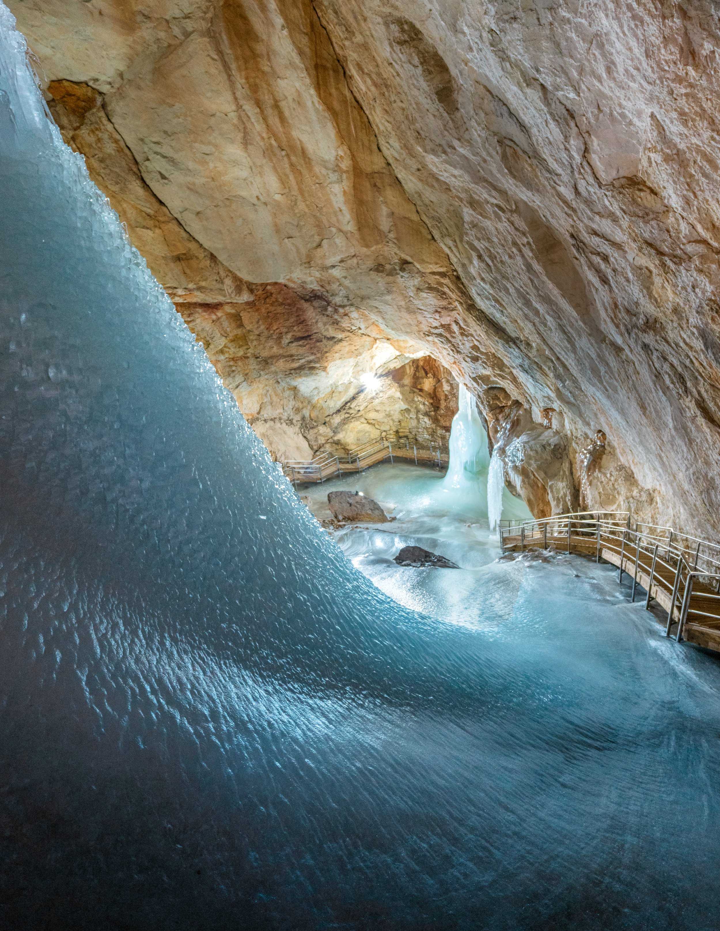 silvia-kocht-schneider-orf-eisriesenwelt-eishöhle-12.jpg