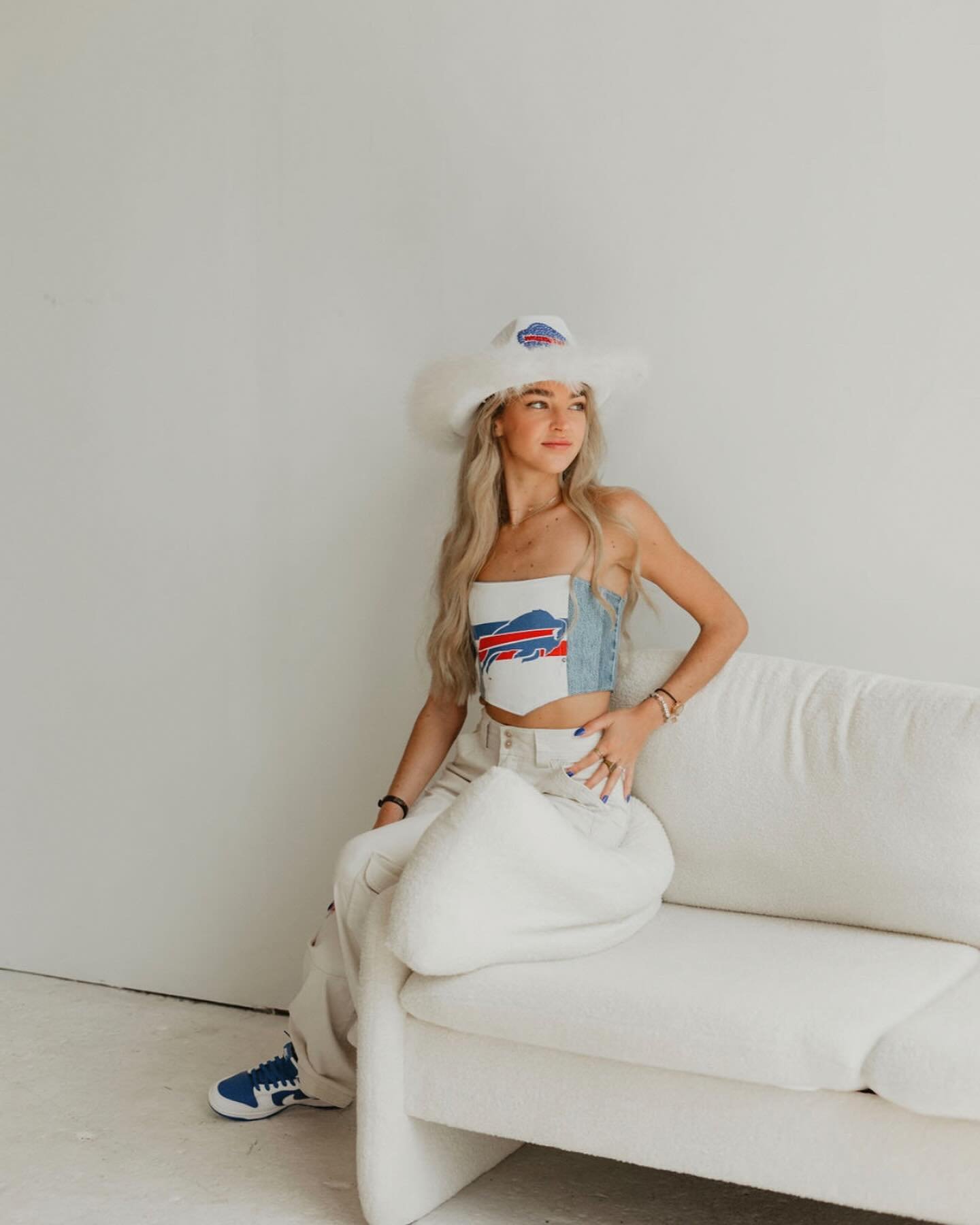 happy birthday to the buffalo queen herself πΈππ
πΈ: @alyssabankesphotography