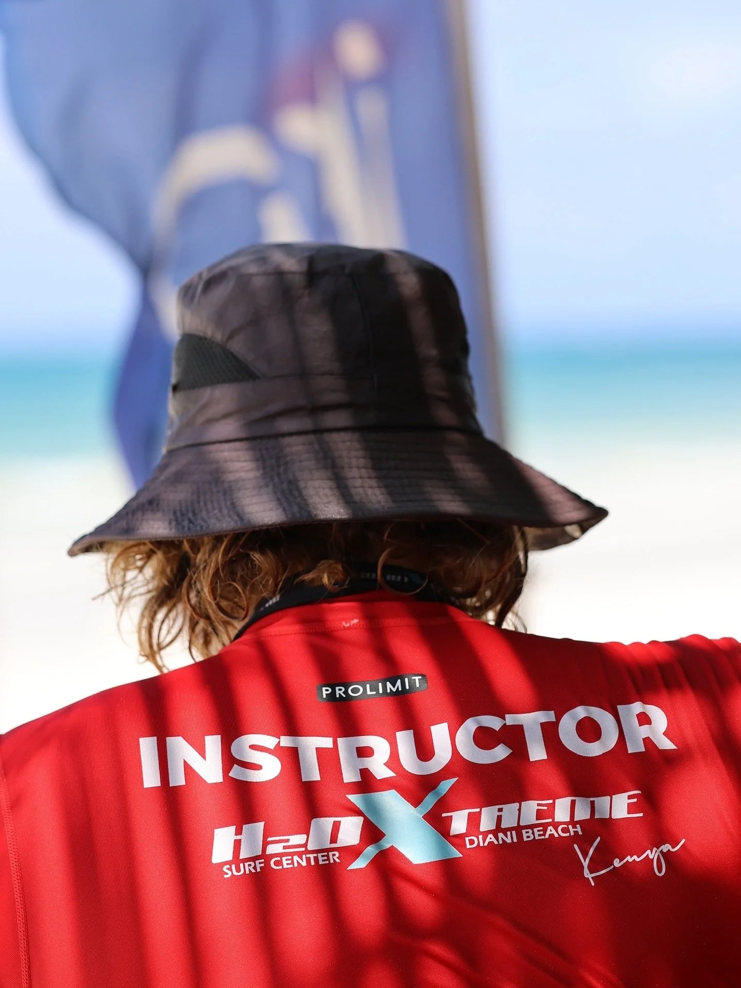 &ldquo;This is your instructor speaking&hellip;&rdquo;
Copy that - we see you.
Please don&rsquo;t pull the bar.
Repeat: don&rsquo;t pull the bar.
Okay now&hellip; lean back. Dive the kite. Yesss, rider up! 💨🌊

Just a normal day at H2O. 😎

📸 by @r