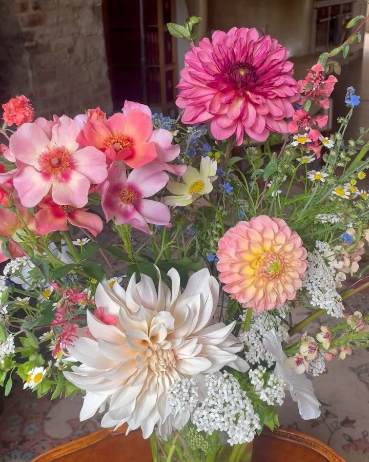 These are this week&rsquo;s flowers for The White Hart guests. I love this weekly commission, it gives me the opportunity to create an arrangement using the most beautiful flowers from the field each week. 
I was going through my photos a few days ag