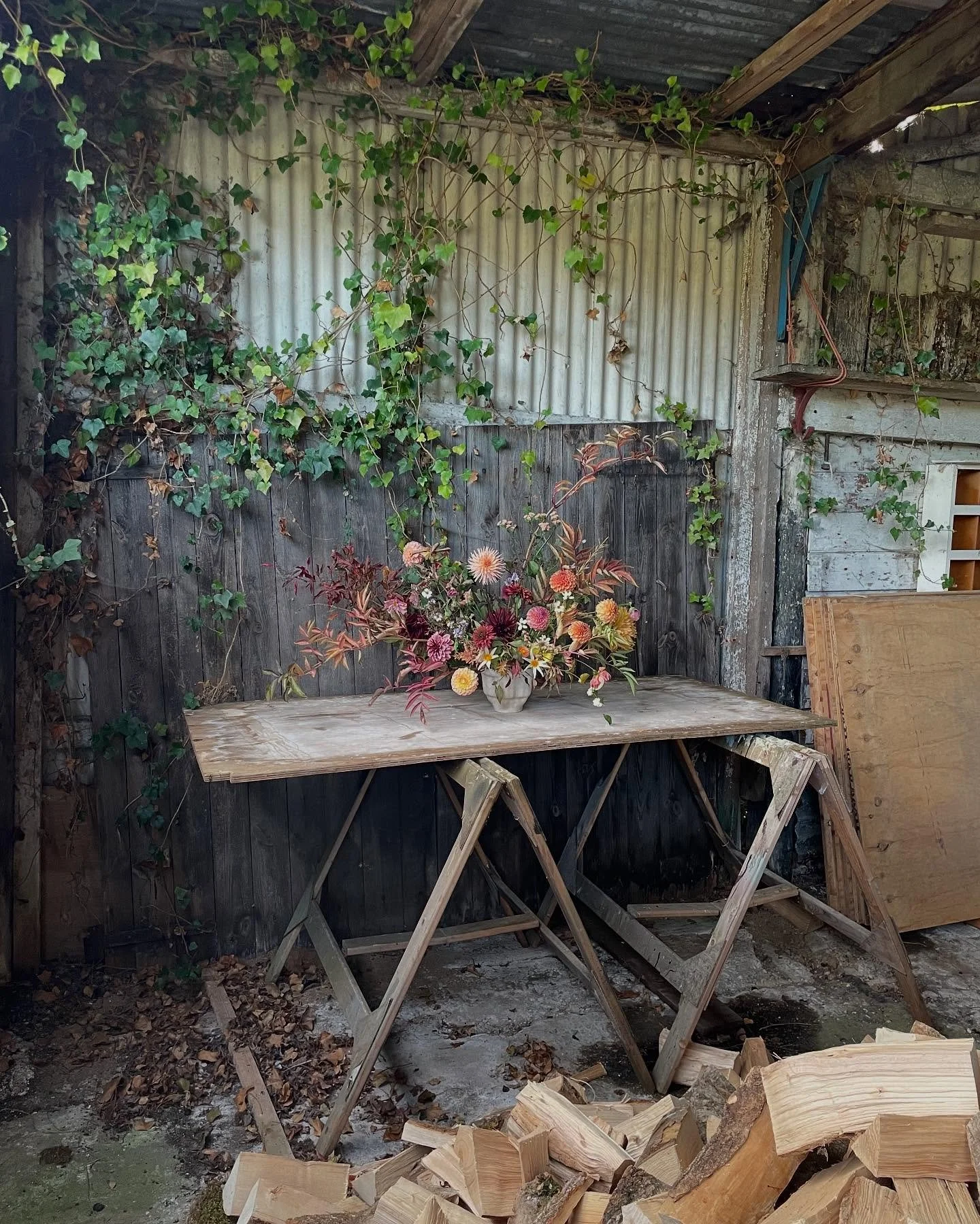 Thank you for all your responses regarding a winter wreath workshop, I&rsquo;ll be back with more specifics soon. 

That&rsquo;s enough about winter though as I&rsquo;d rather focus on this lovely autumn for now. I have an irresistible urge to arrang