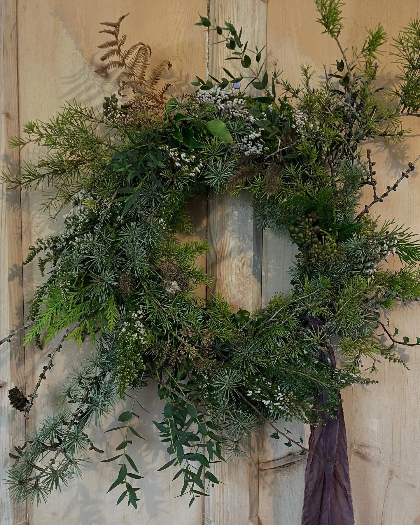 Winter Wreath Workshop / Tomorrow 

One space has come available on my winter wreath workshop tomorrow if anyone would like to join at the last minute they&rsquo;d be very welcome. 
It&rsquo;s at Saxon Barn, 10-1pm, festive fizz and homemade edible t