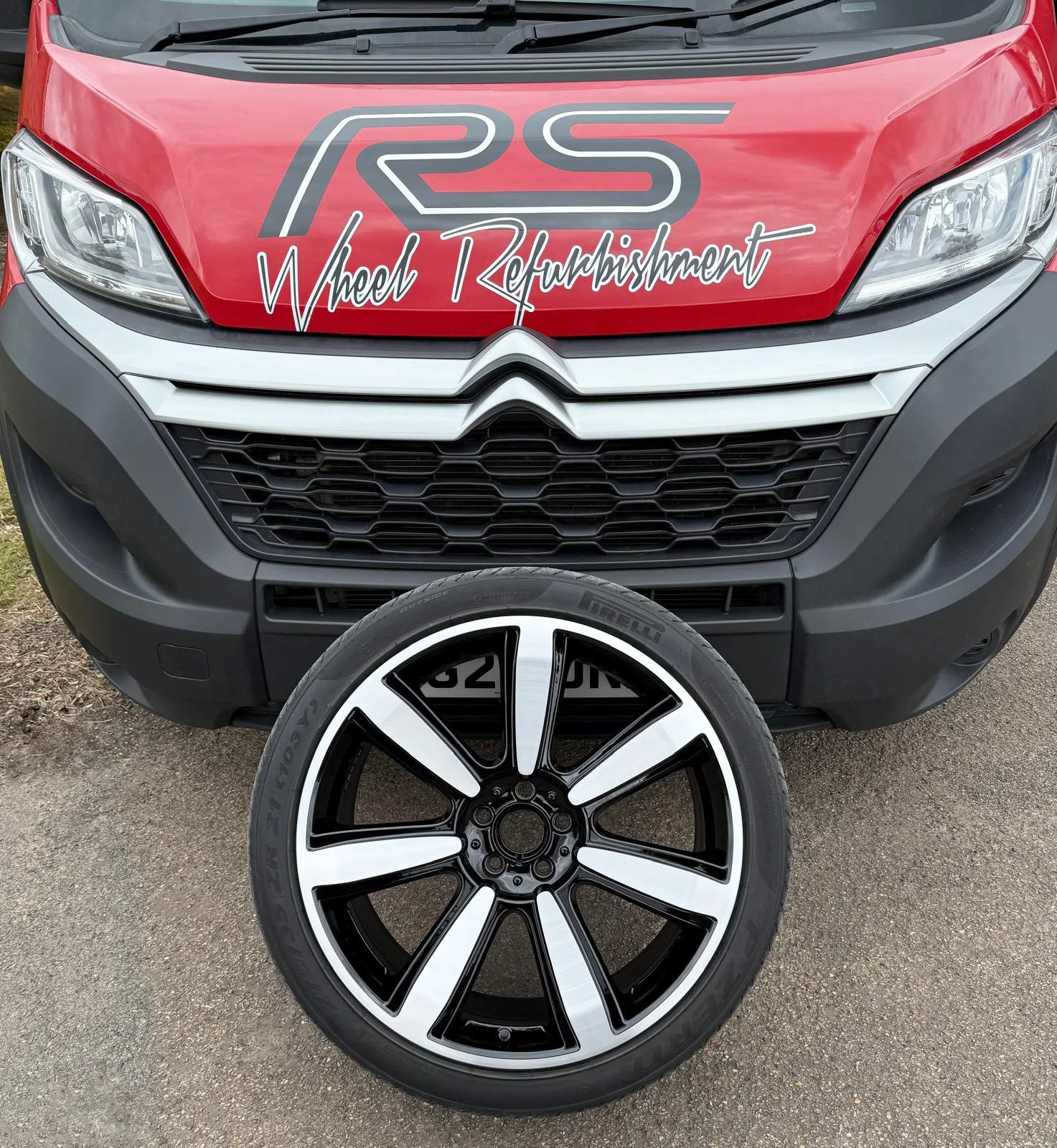 A wheel that has been diamond cut onsite in front of RS Wheels CNC Van