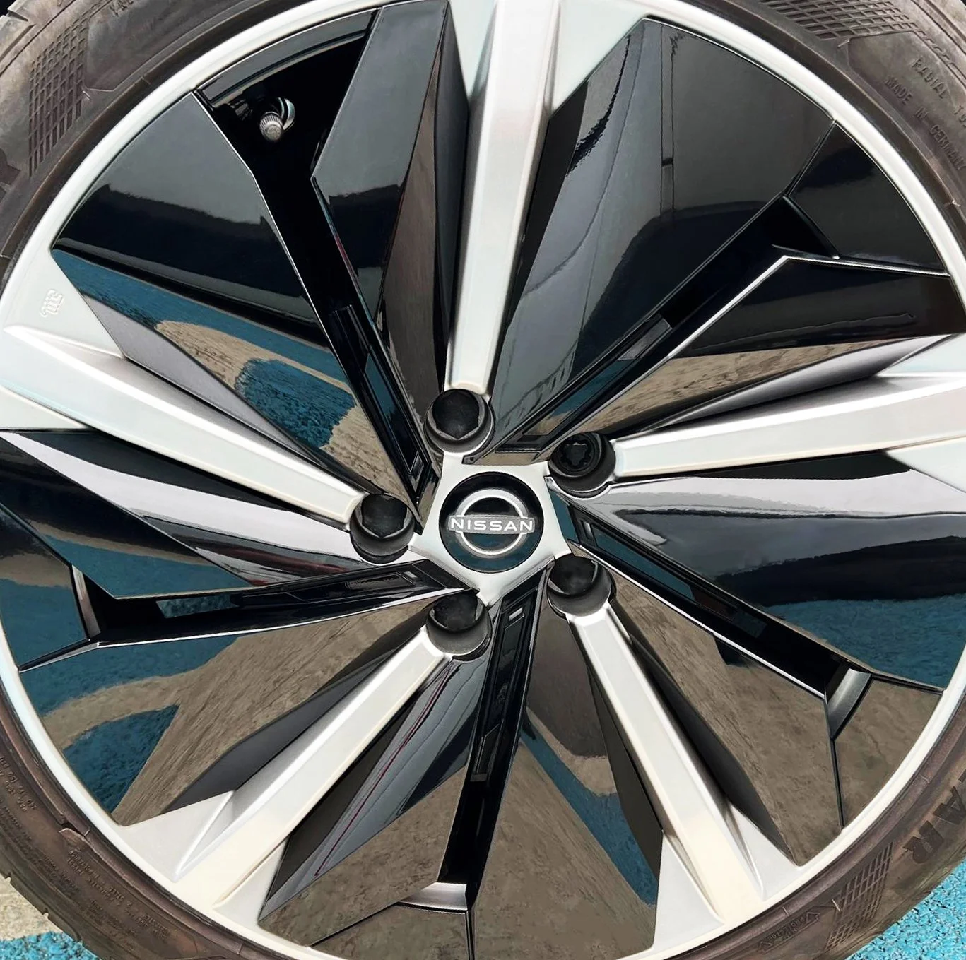 Image of the final high quality results of an onsite alloy repair by RS Wheels