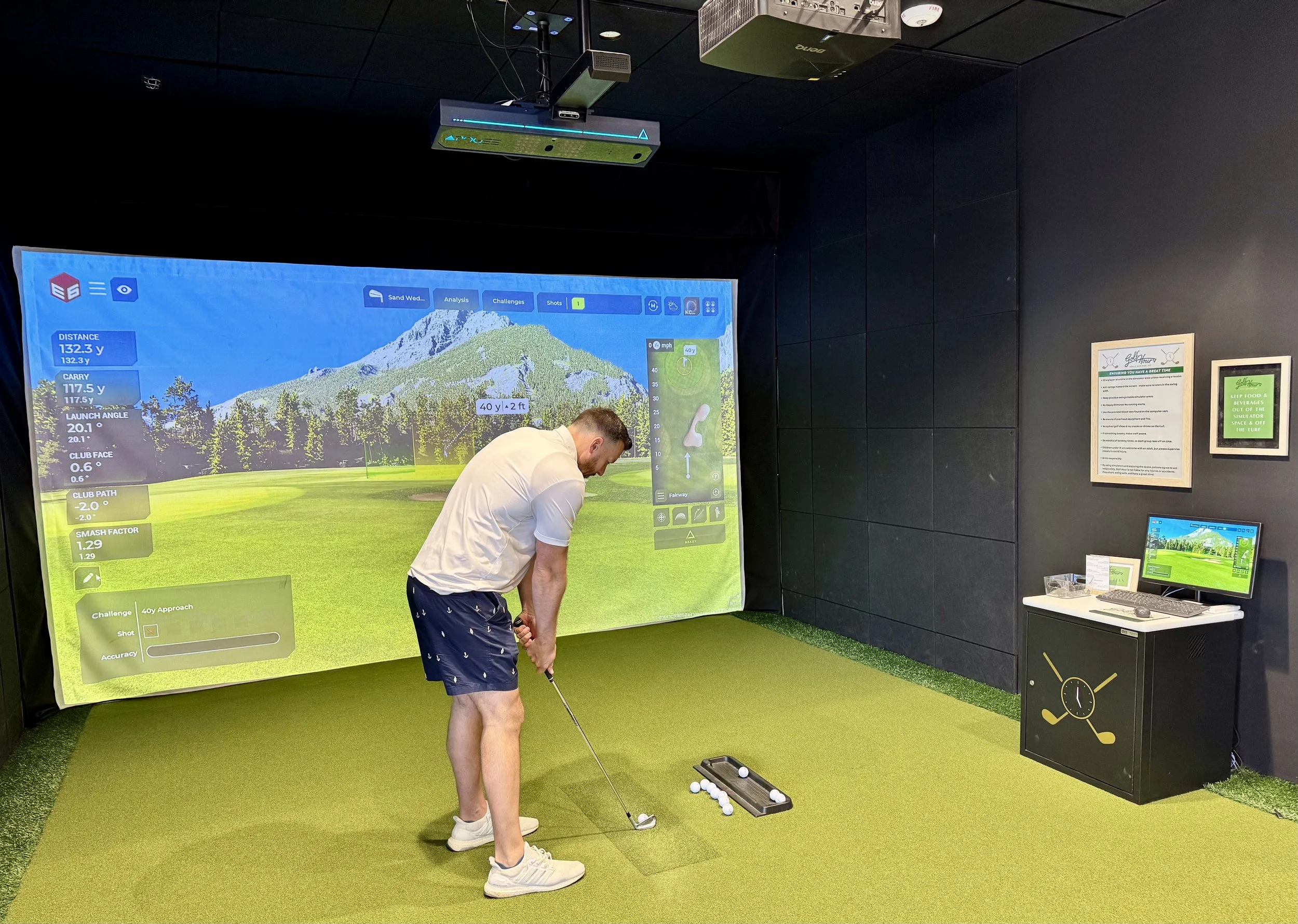Indoor golf lesson