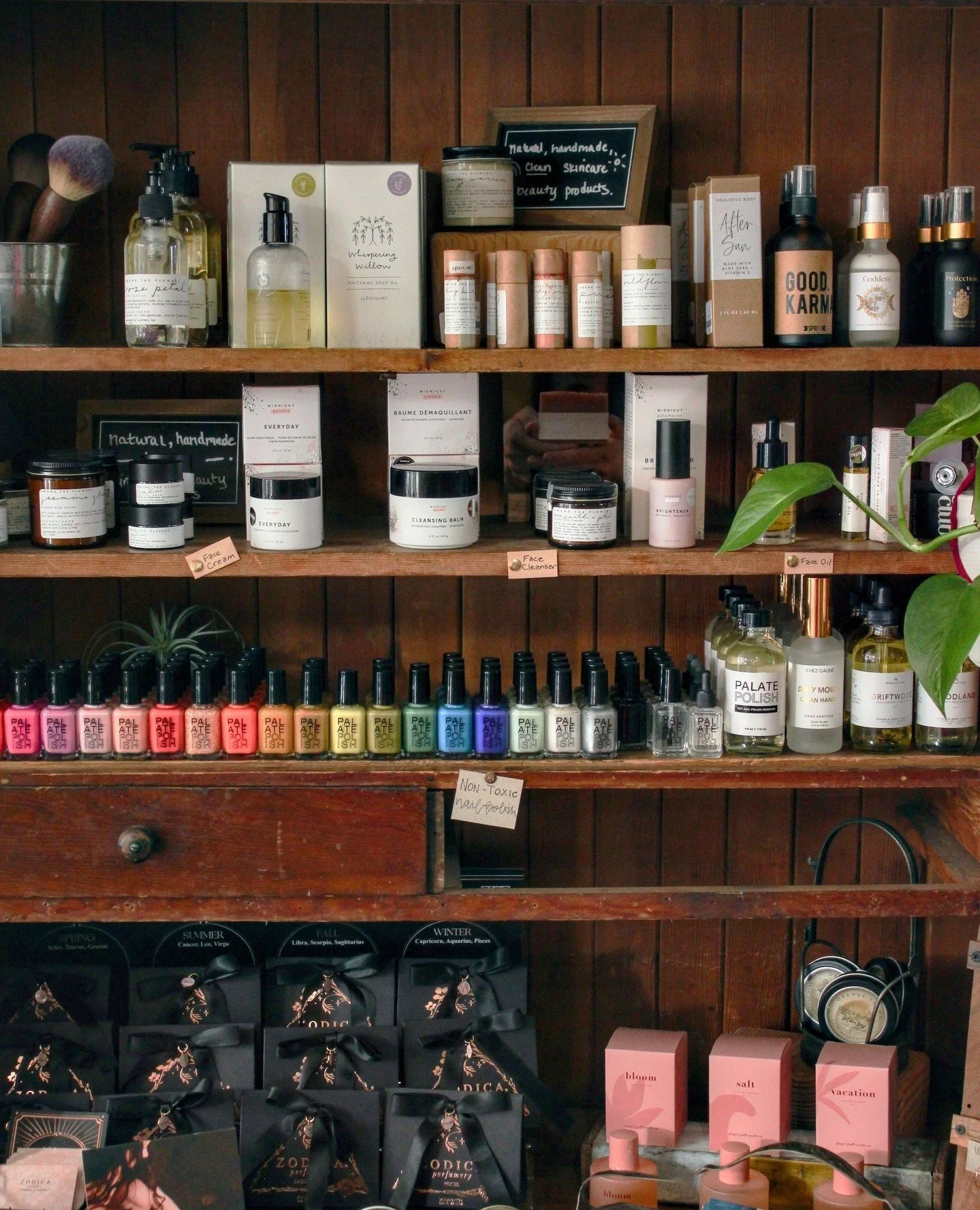 Been eyeing a product on our shelf? Stop by today and tomorrow for 25% off! #ShopSmallSaturday #BlackFriday⁠
⁠
OPEN | 10am-5:30pm