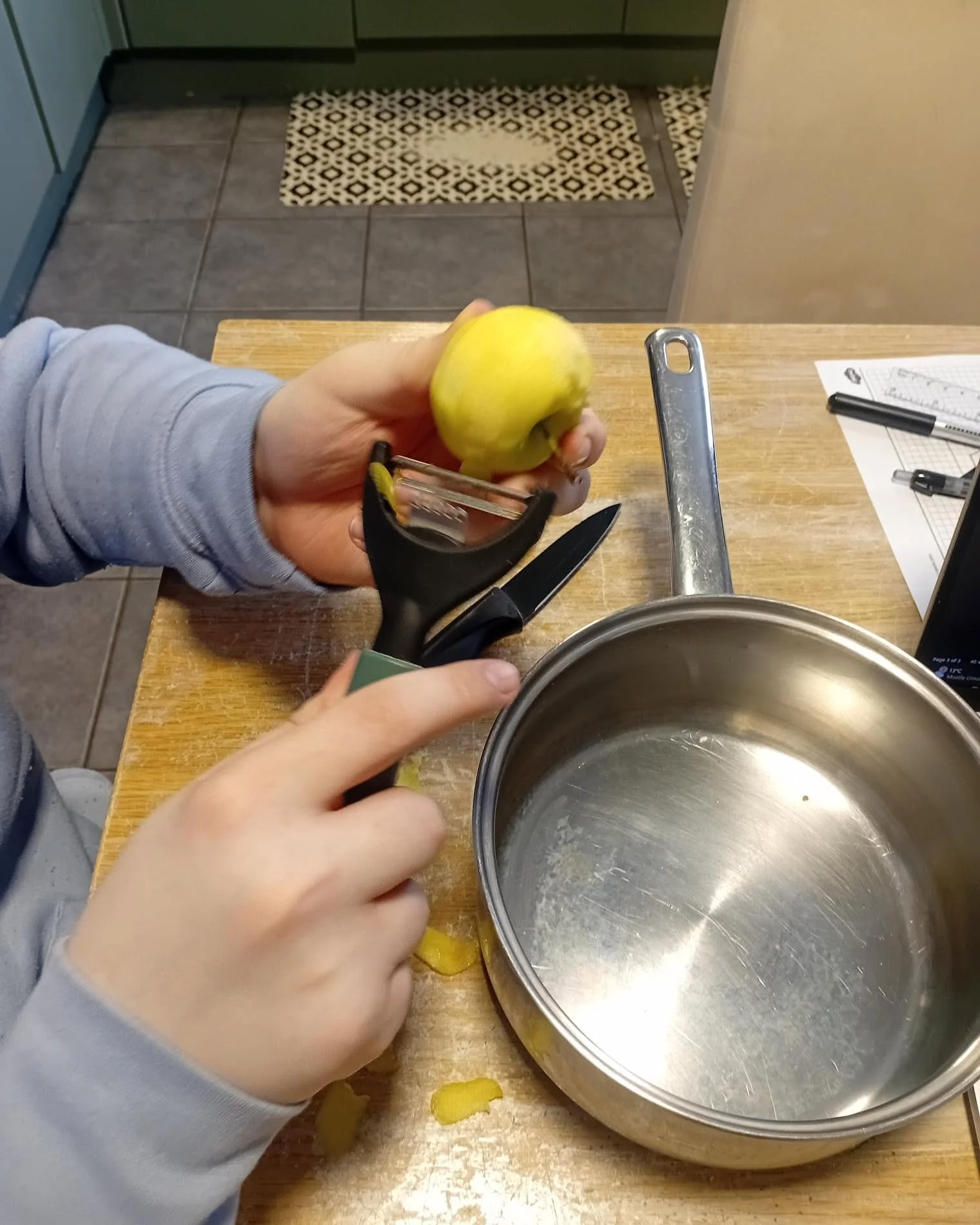 Our young person put their home-grown cooking apples to delicious use, creating a warm apple crumble while developing cooking, measuring, and life skills! 
A perfect hands-on activity for learning independence and enjoying an autumn treat.
๐โจ๐