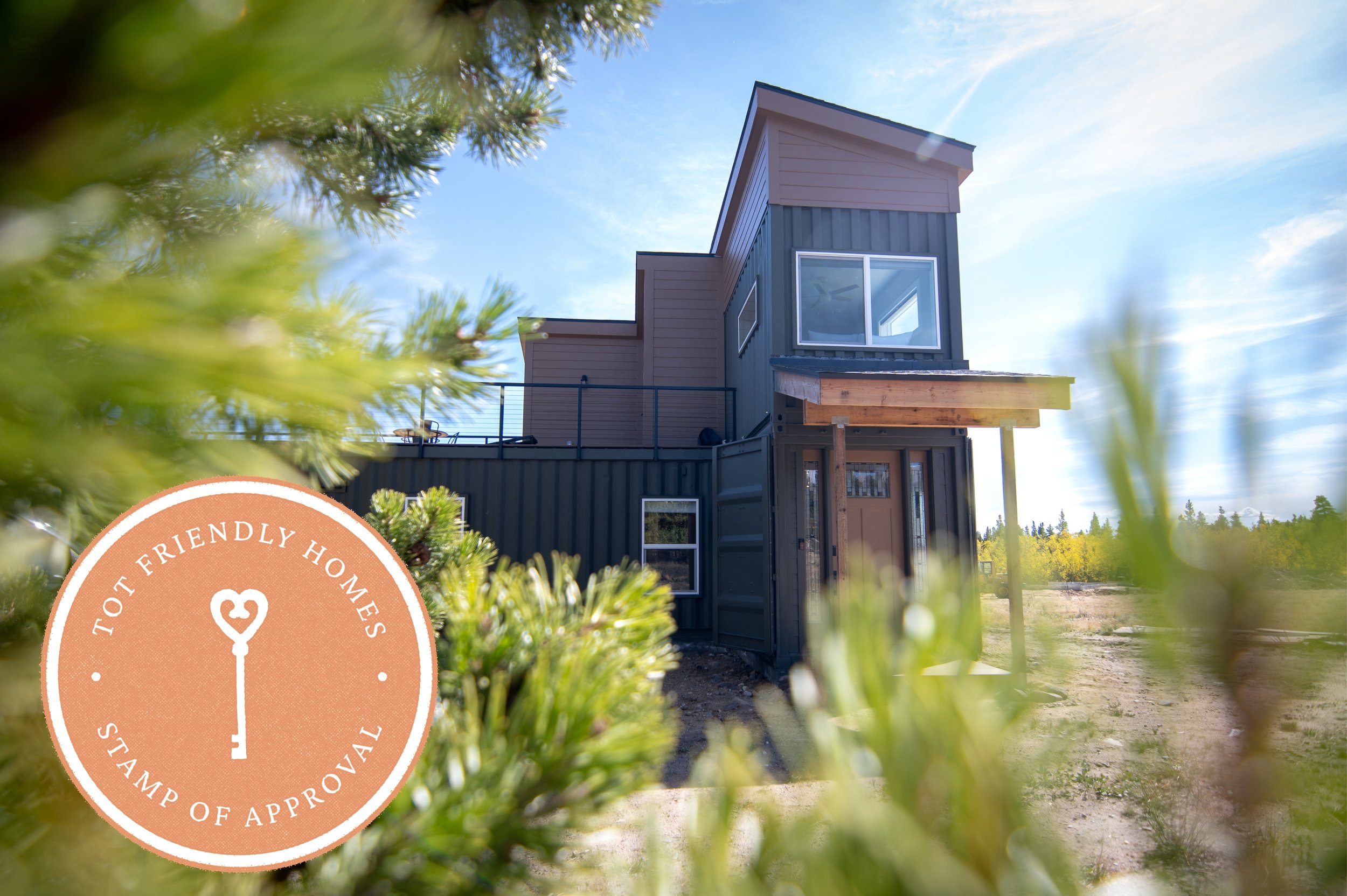 Unique, Effortless Mountain Escape: The Steel Stack Container House