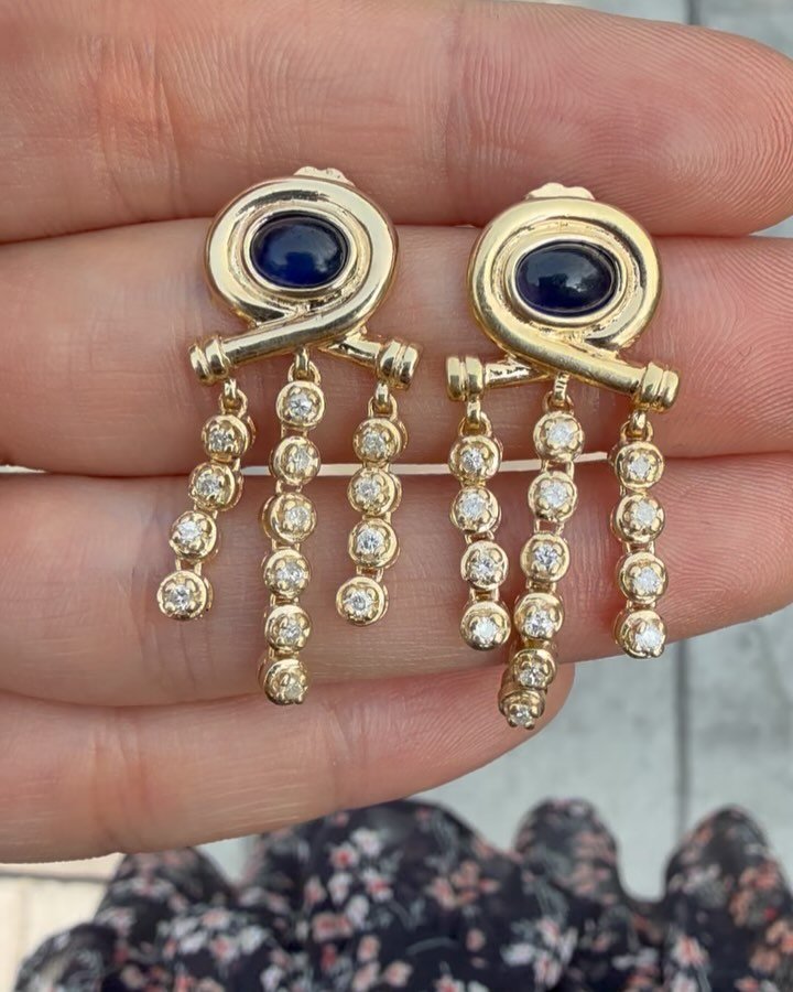 Probably the most unique pair of earrings I&rsquo;ve ever sourced and in NYC! They remind me of Schiaparelli. 14k Sapphire &amp; Diamonds. Comes appraised. Price: $2250 CAD + Shipping. 🧿💫

-

#vintagejewelry #vintage #goldjewelry #jewelryshop #sapp