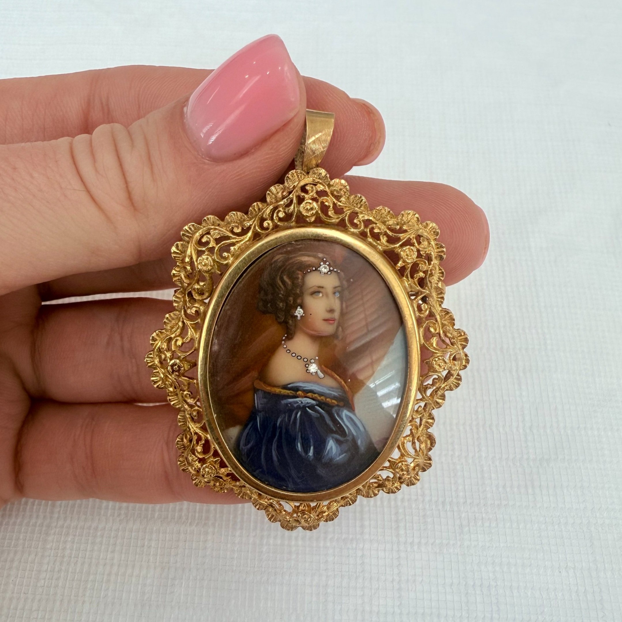 18k Brooch-Pendant with Diamonds