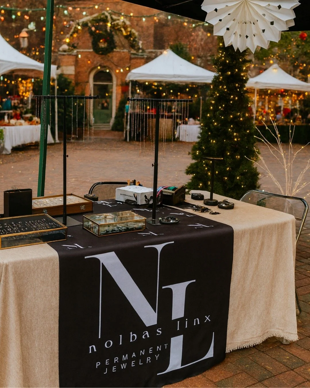 Thank you for every magical moment shared this season, friends ✨

Happy Holidays from NL!!

xx, Crystal ❤