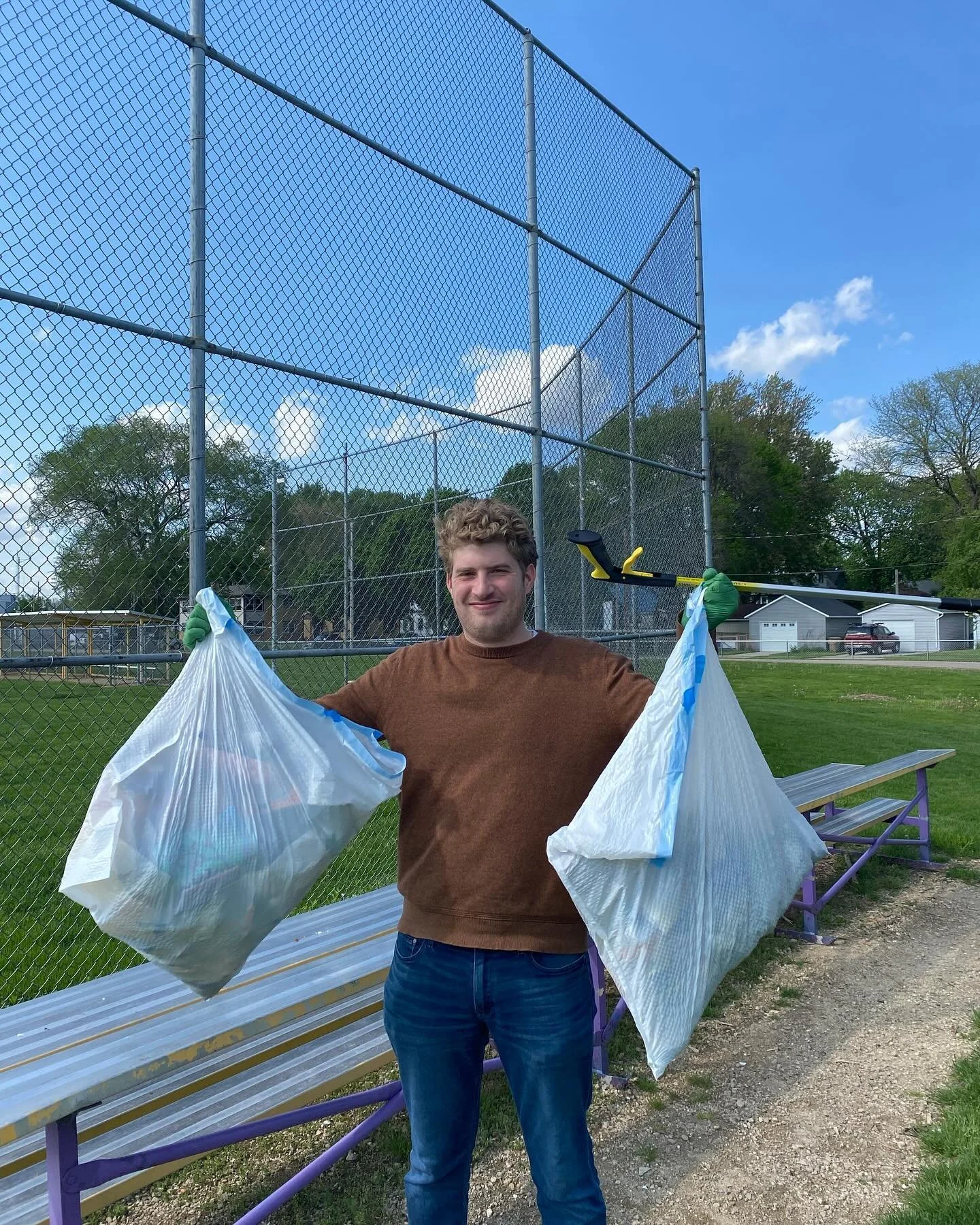 Another successful park clean up yesterday! In just 40 minutes our team of two picked up 3.5 pounds of trash 😱 

Next month, we&rsquo;re heading over to James Madison Park &mdash; join us on Saturday, June 8th 😎