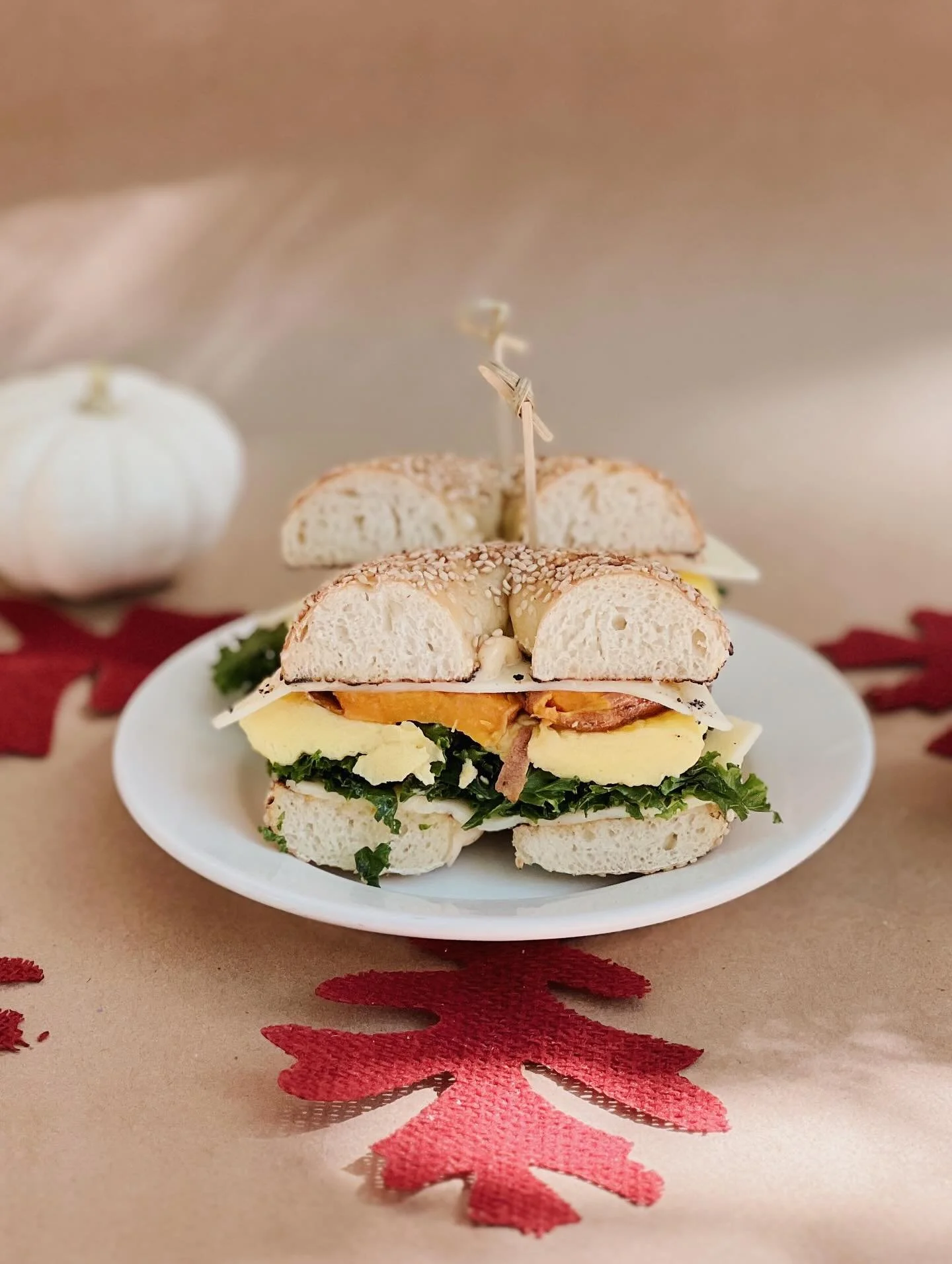 Have you tried the Fall Breakfast Sandwich this season? This week is all about the sweet potato for us, so come give it a try!
&bull;
Miso Sweet Potato, cheddar, egg, kale and garlic mayo&mdash;the perfect seasonal sammie.
📷 @emmacolwellphoto