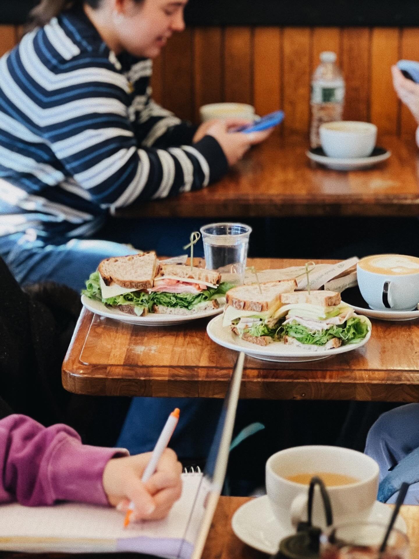 In 2026 we&rsquo;re bringing back the lunch date 🥰
&bull;
Morning coffee? Too early. Dinner? Too intense. Lunch? Perfect, easy to cut short if things are going south, easier to extend if you&rsquo;re vibing.