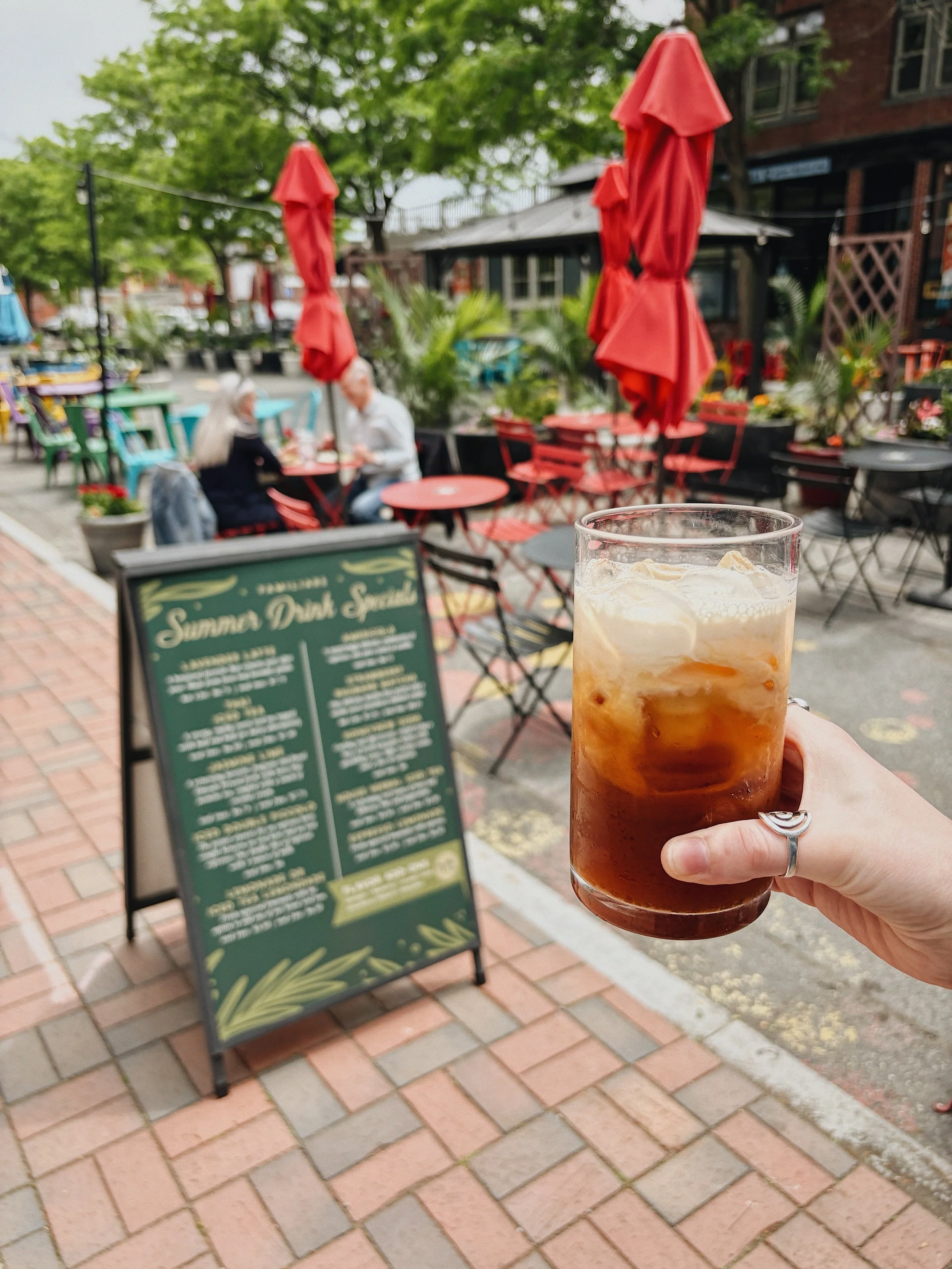The forecast might be temperate for now, but we&rsquo;re still preparing for hotter days with a full summer drink menu ☀️
Thai tea is a returning fan favorite, have you tried it? 😍