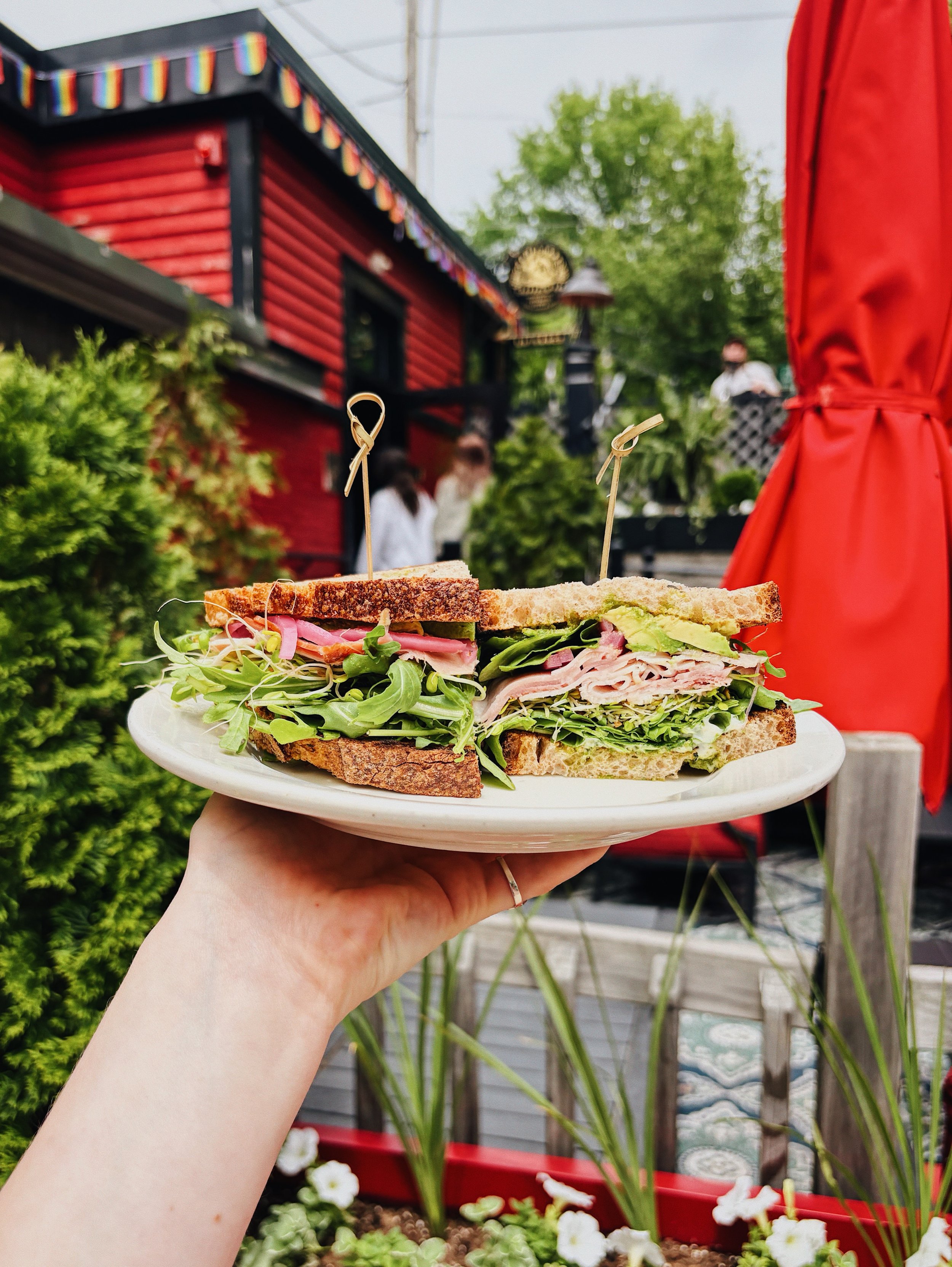 Our ham and pesto summer sandwich is everything you could ever dream of 🥑🍖🥬
Ham, avocado, cucumber, pickled red onion, sprouts, arugula, pesto, and mayo on your choice of bread.