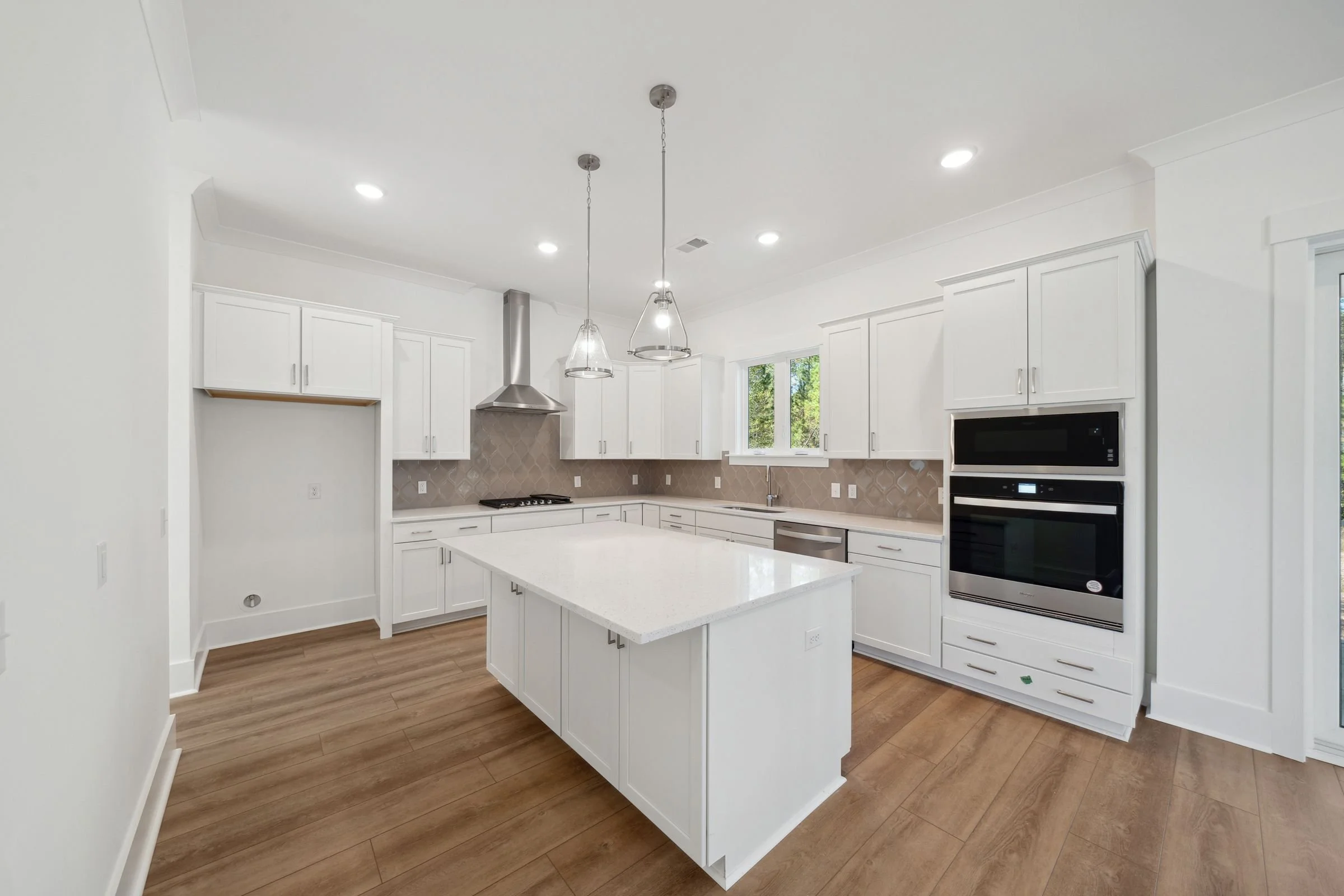 497HadleyDrive-KeenEyeMarketing-015.jpg