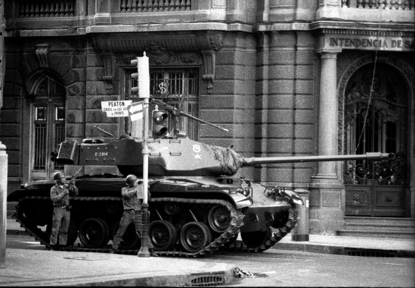 Also claimed by Horacio Villalobos. This was photographed by me with a 105mm lens. Study the next frame. (Missing negative)