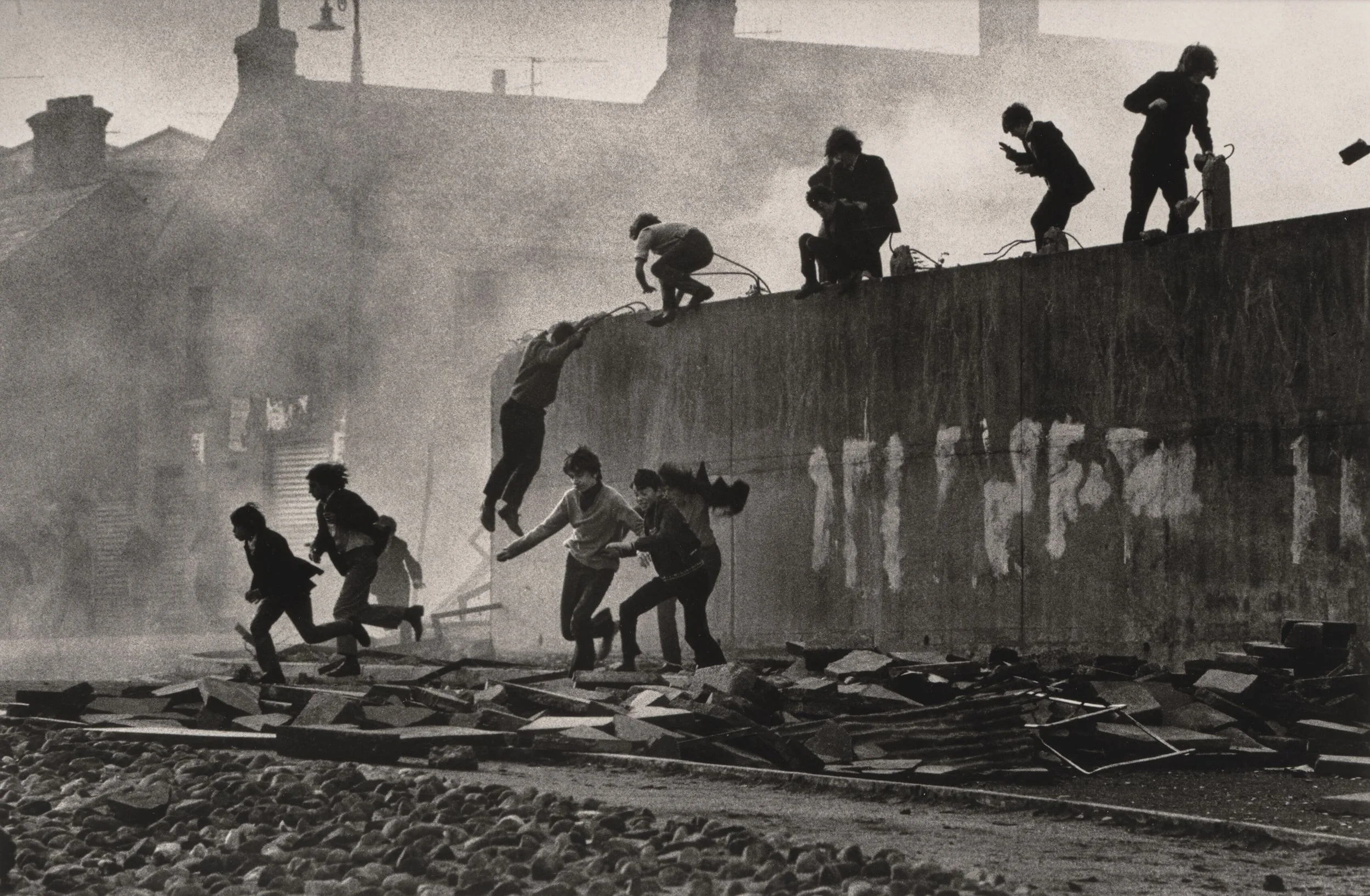 Catholic Youths Escaping from CS Gas, Londonderry, Northern Ireland, 1971 © Don McCullin. Courtesy the artist and Hauser & Wirth
