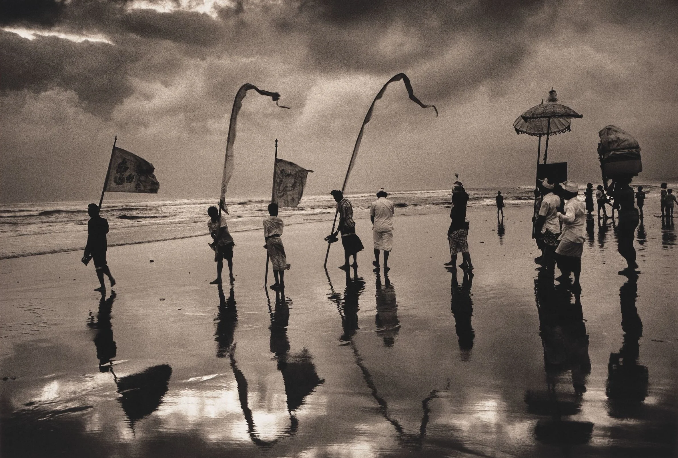 Bali, Taking Gifts to the Sea Gods, 1982 © Don McCullin. Courtesy the artist and Hauser & Wirth