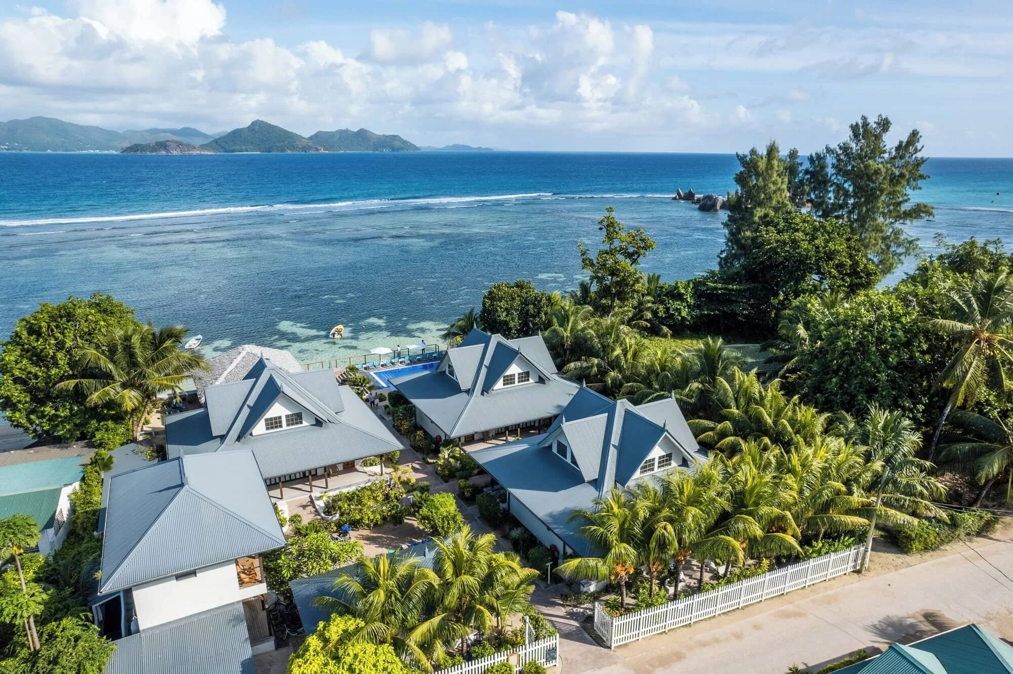 hotel face à la mer aux Seychelles