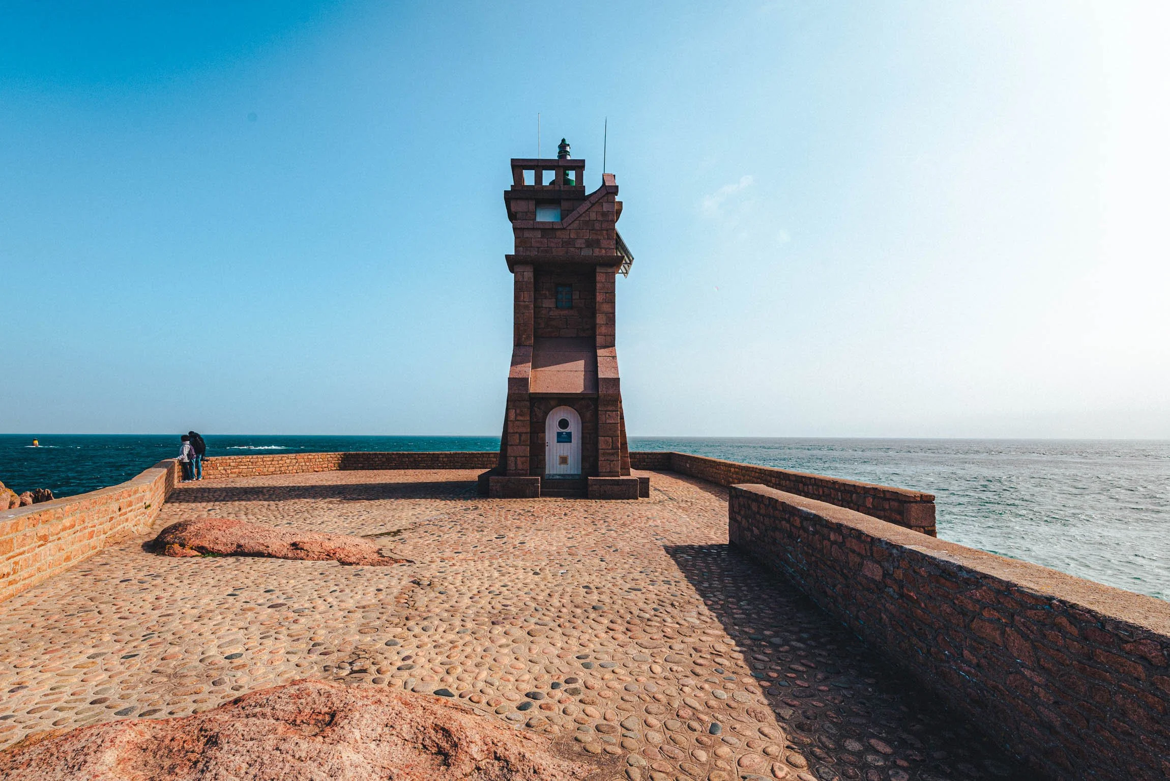 Dormir dans un phare en Bretagne : Mon top 3 des hébergements les plus spectaculaires