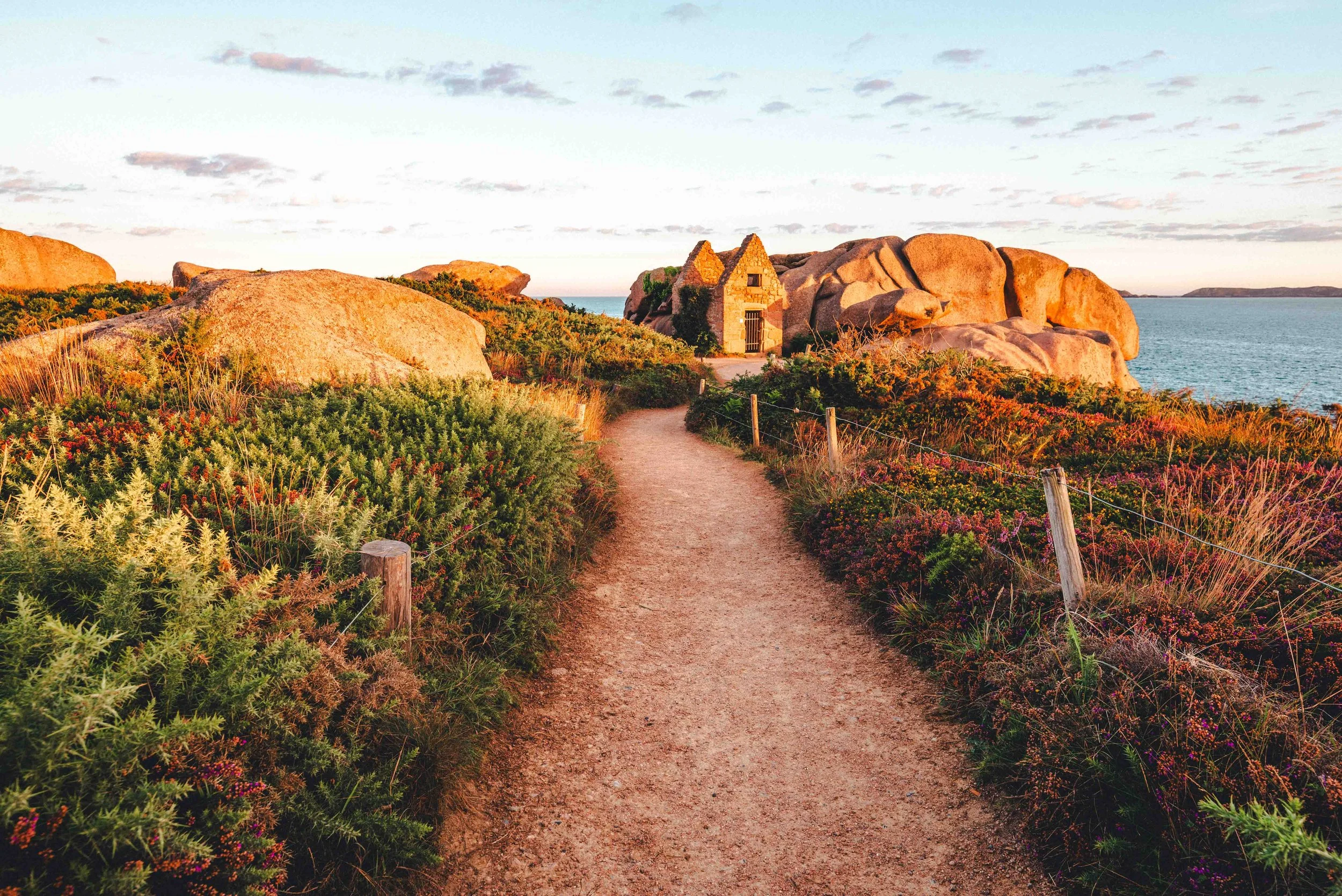 rando sentier des douaniers sur la côte de granit Rose