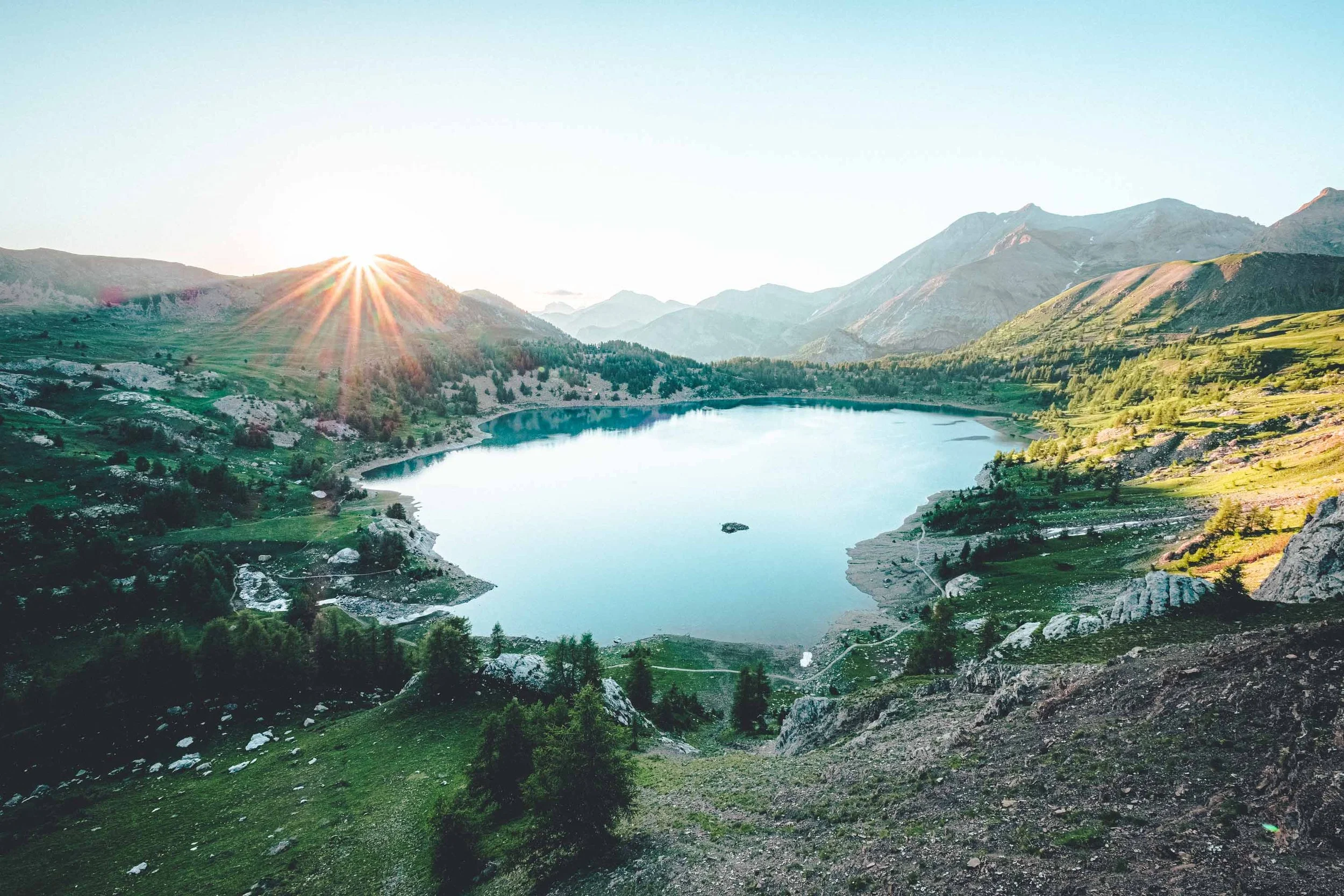 Dormir au Refuge du Lac d'Allos : Le Guide Complet pour une Expérience Unique