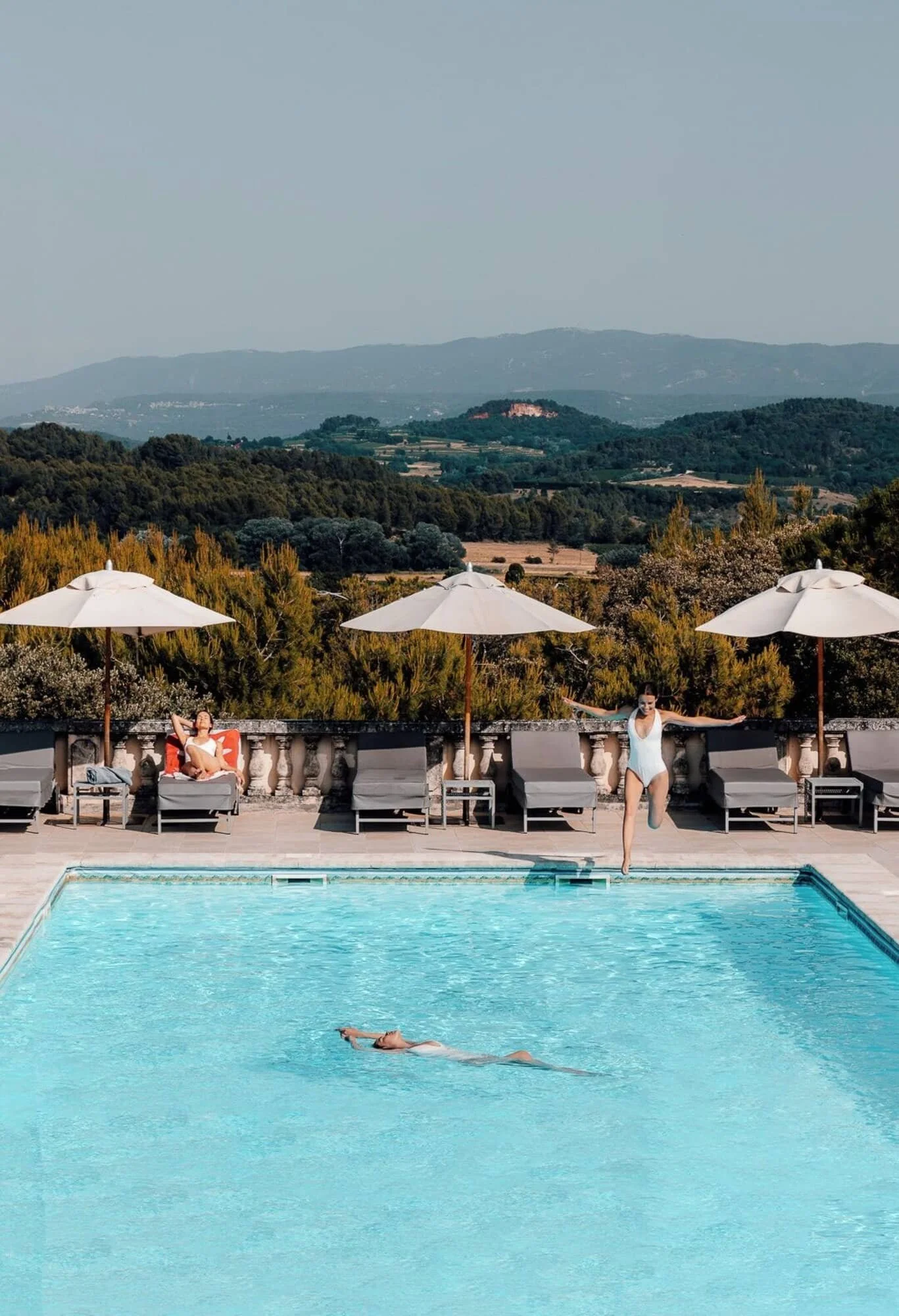 piscine avec vue luberon