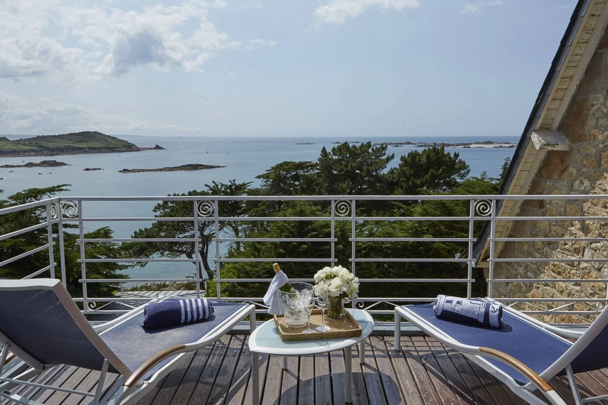 terrasse avec vue cote de granit rose