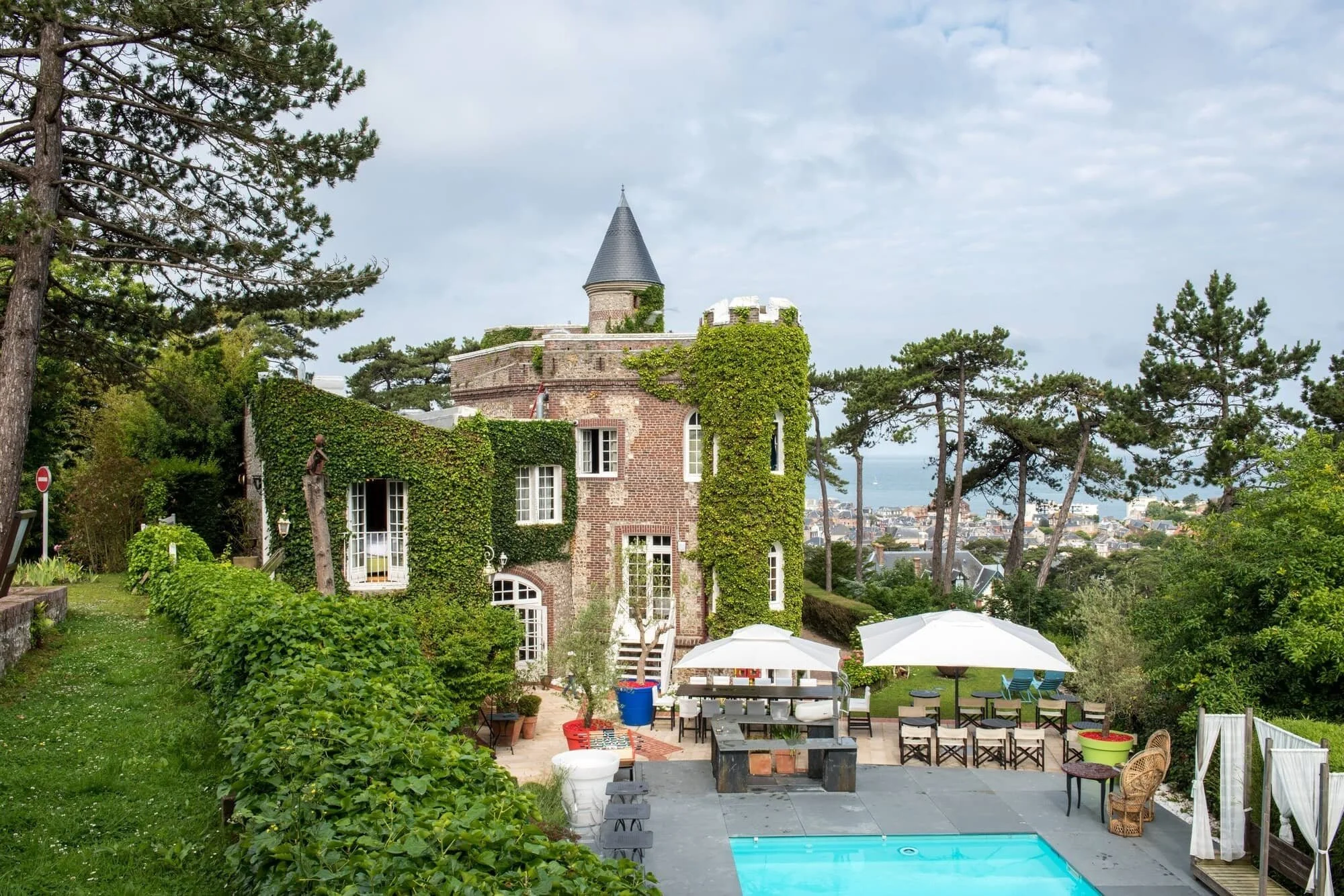 Le Donjon , hotel spa Domaine Saint Clair