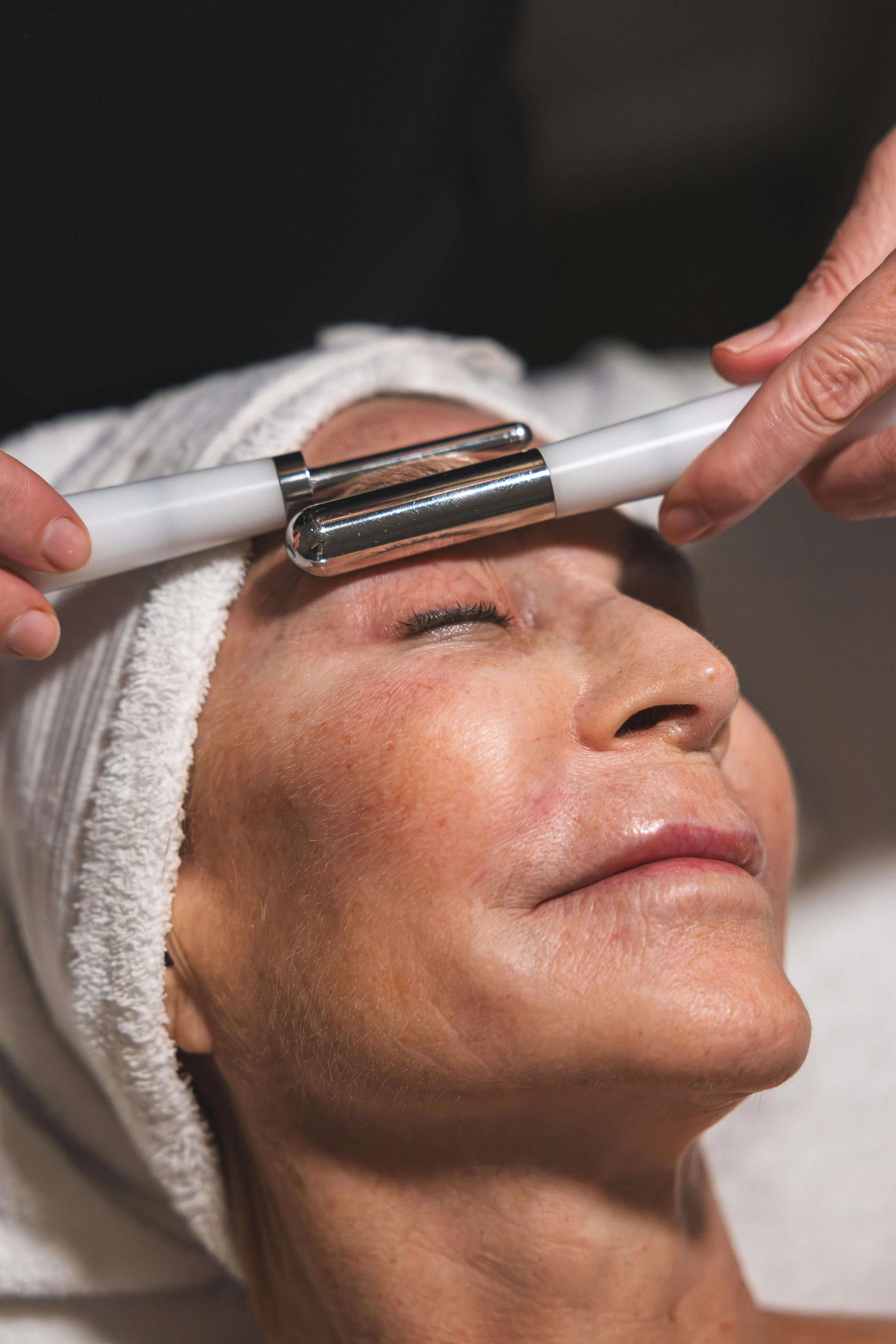 Microcurrent Facial treatment for lifting and toning at Beauty By Biba