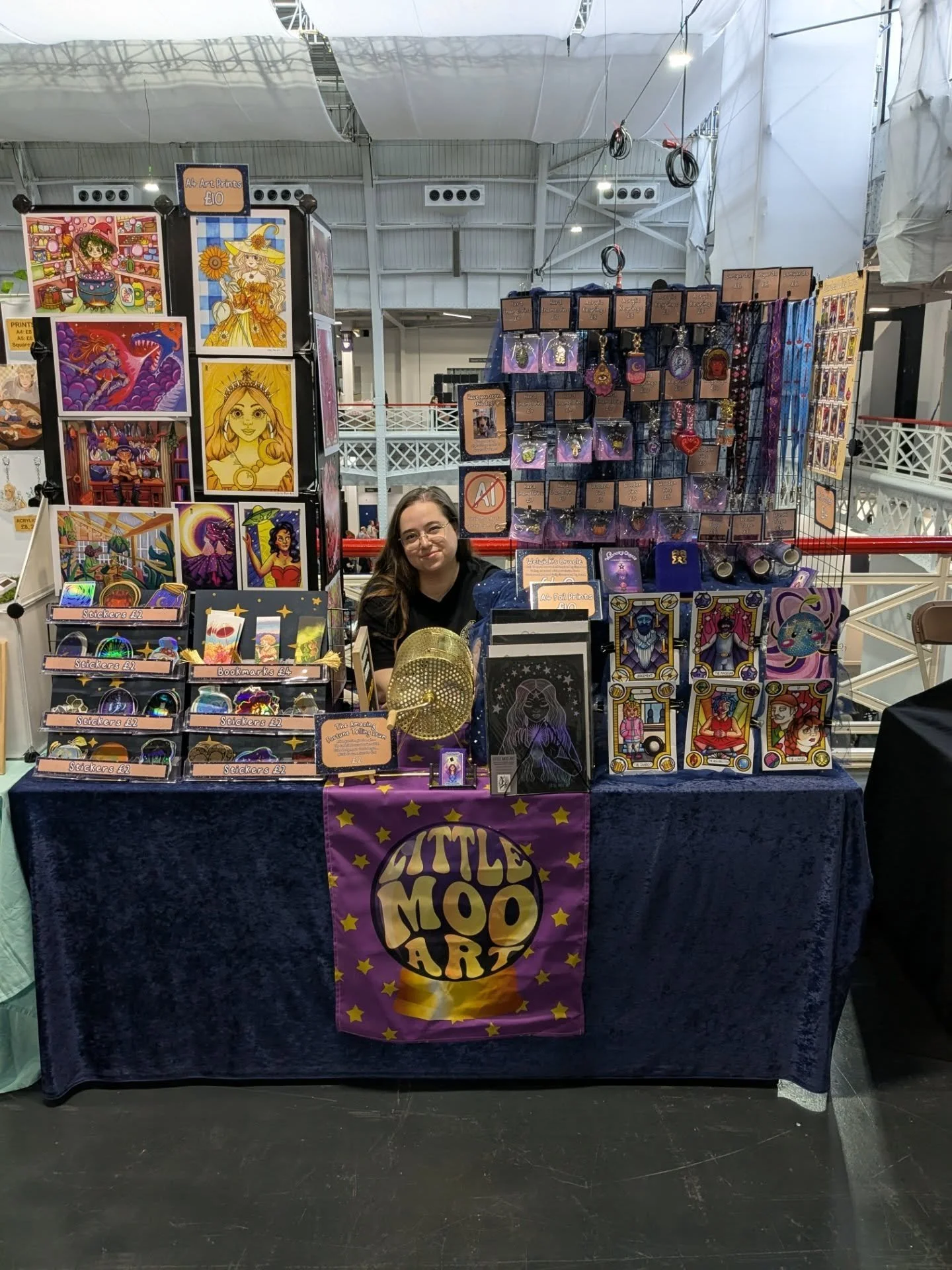 If you didn't know, I run two small businesses alongside each other! They're called Little Moo Art and Little Moo Live. They're both illustration businesses but do very different things, so I thought I'd let you know a bit about them both!

Little Mo