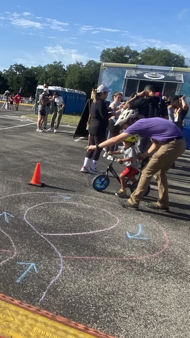 Coach cheering on a rider on the chalk course
