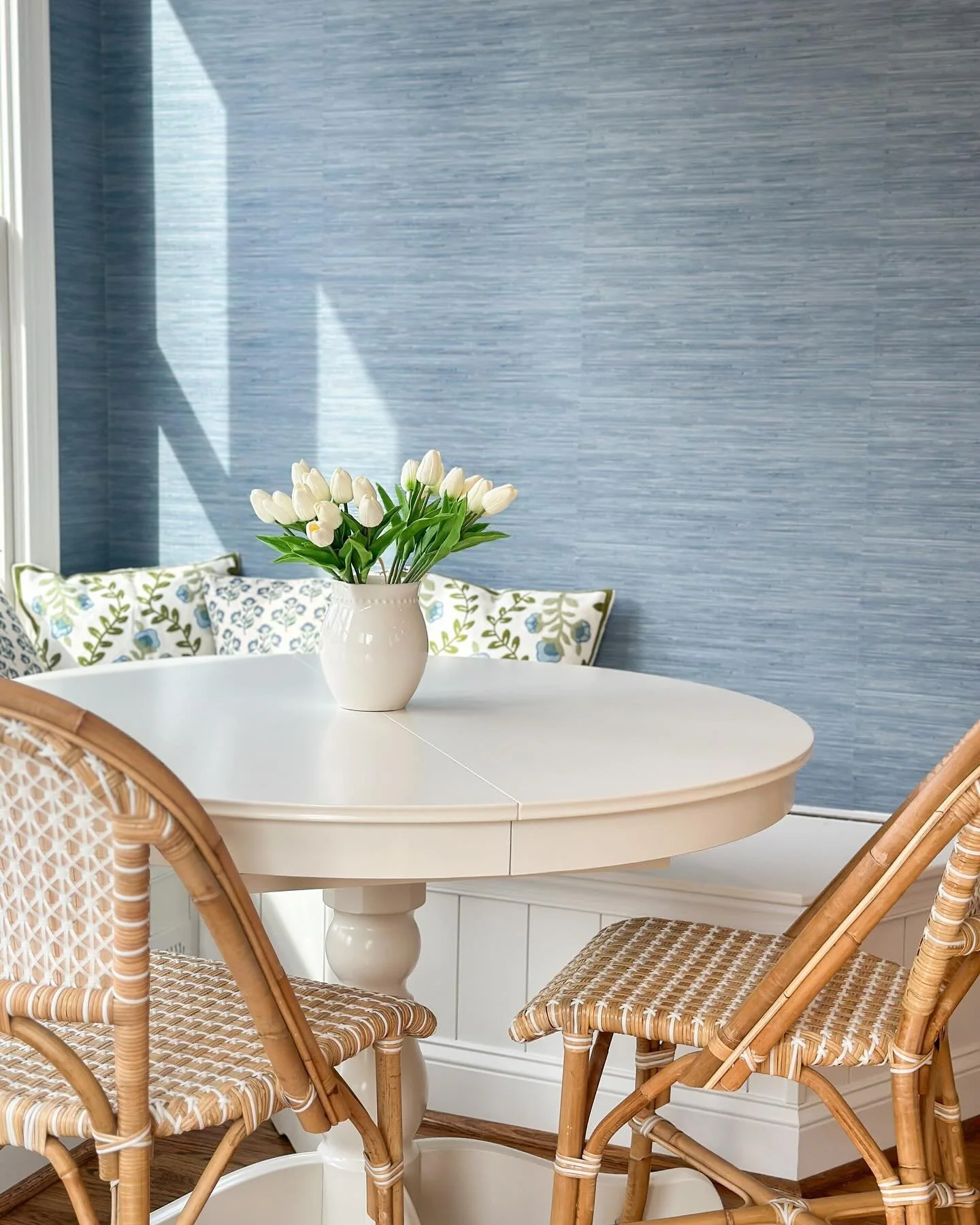 Isn&rsquo;t she lovely?!? 💙

This @societysocial for @nuwallpaper can instantly transform any space! This already adorable banquette got a major makeover today and I love how it turned out 💙

Wallpaper color: mineral blue 
Chairs: @serenaandlily 

