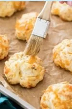 WHAT'S COOKIN EASY MEALS ~ ULTIMATE GARLIC CHEESY BISCUITS