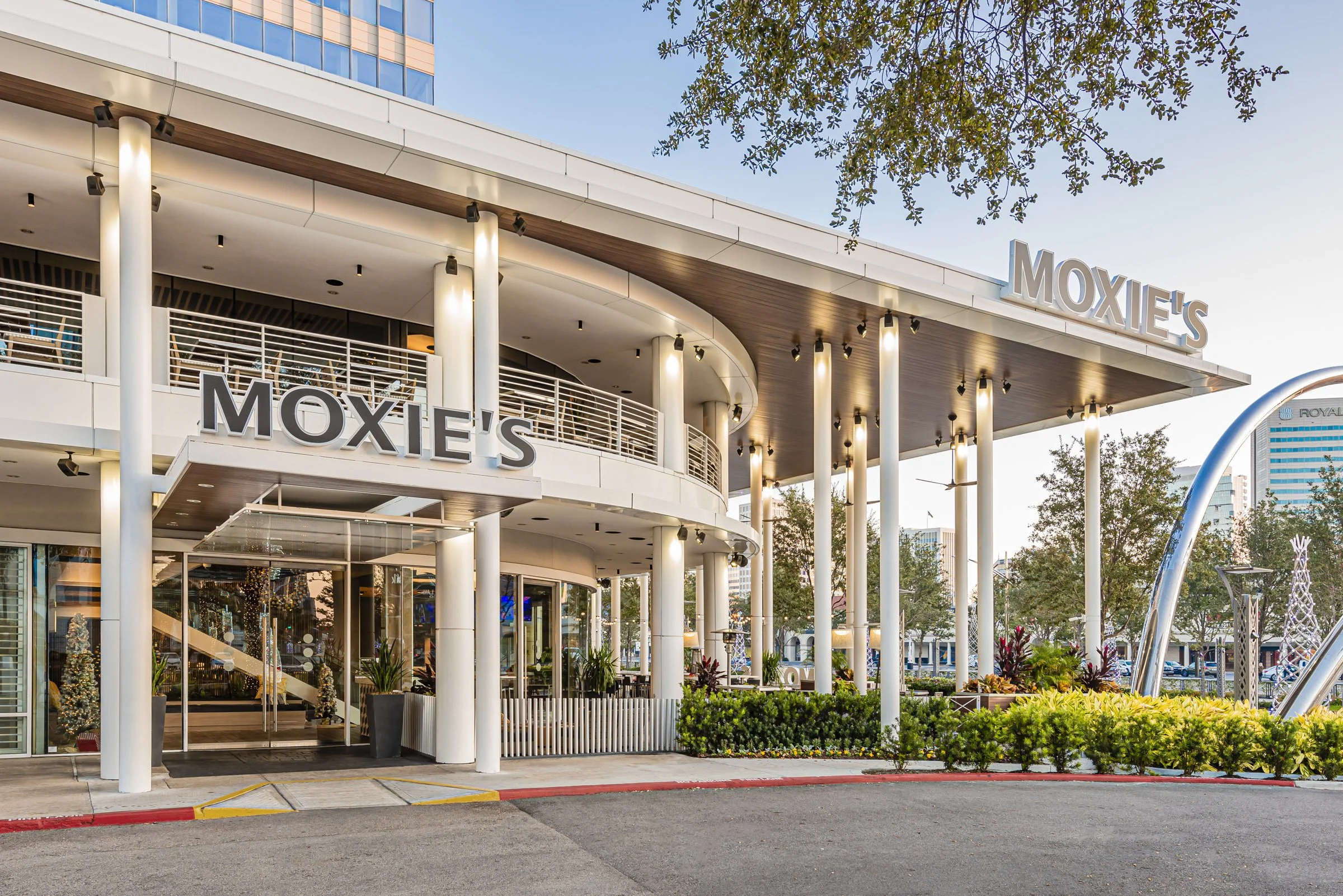 Moxie's_8101497_web_visid.jpg