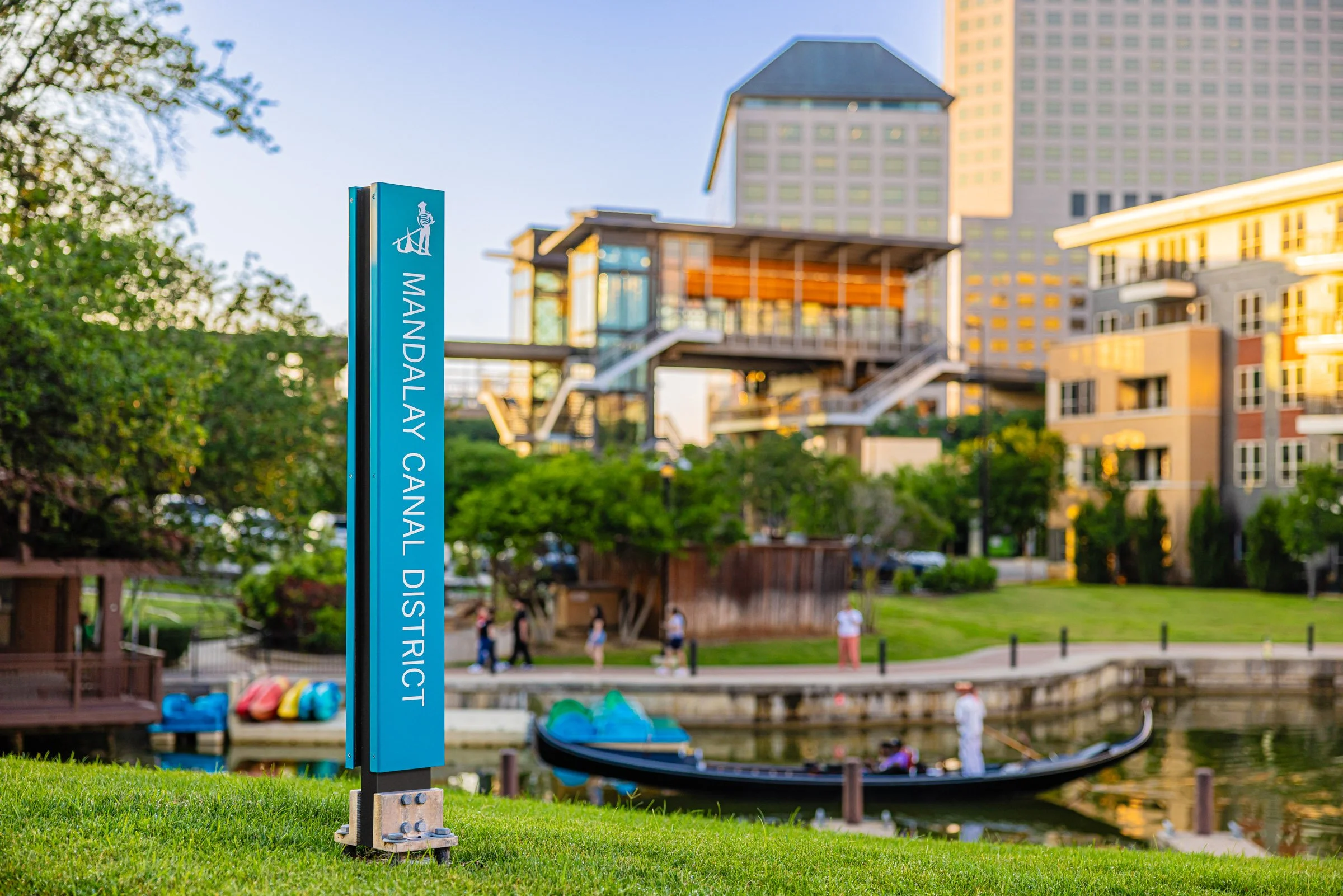 Las Colinas Urban Center_web_03.jpg