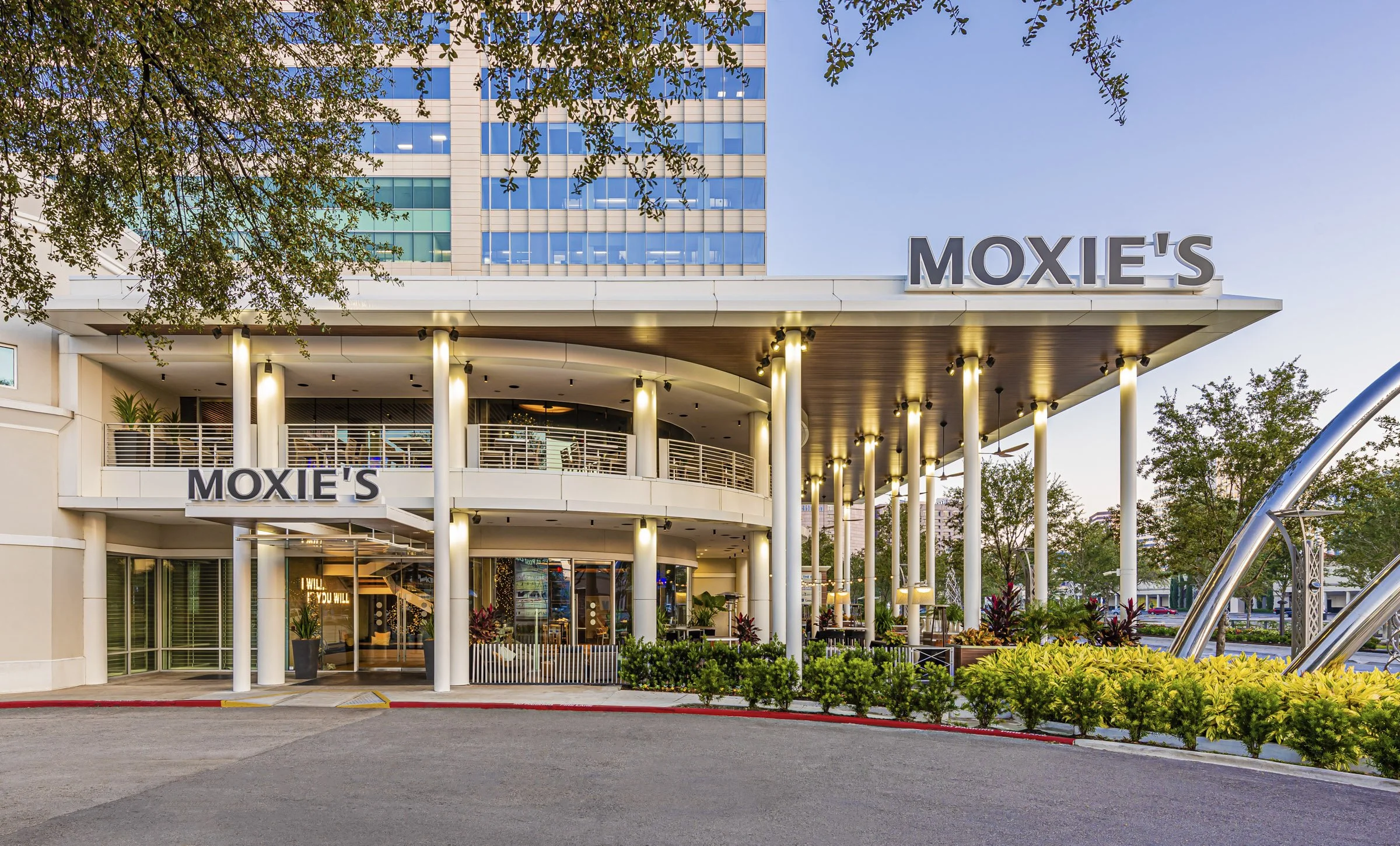 Moxie's_8101486_web_visid.jpg