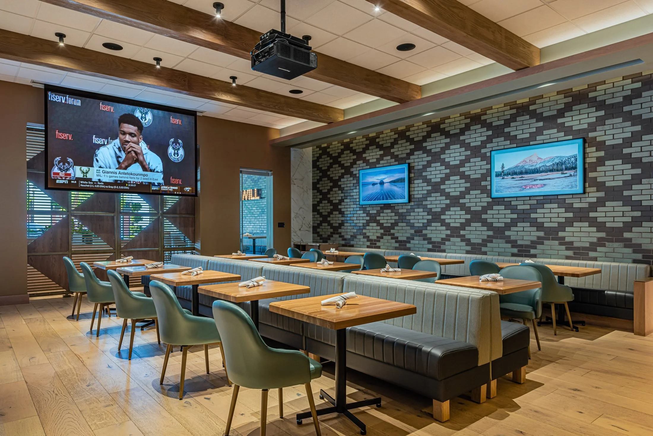Moxie's Southlake_8101922_web_visid.jpg