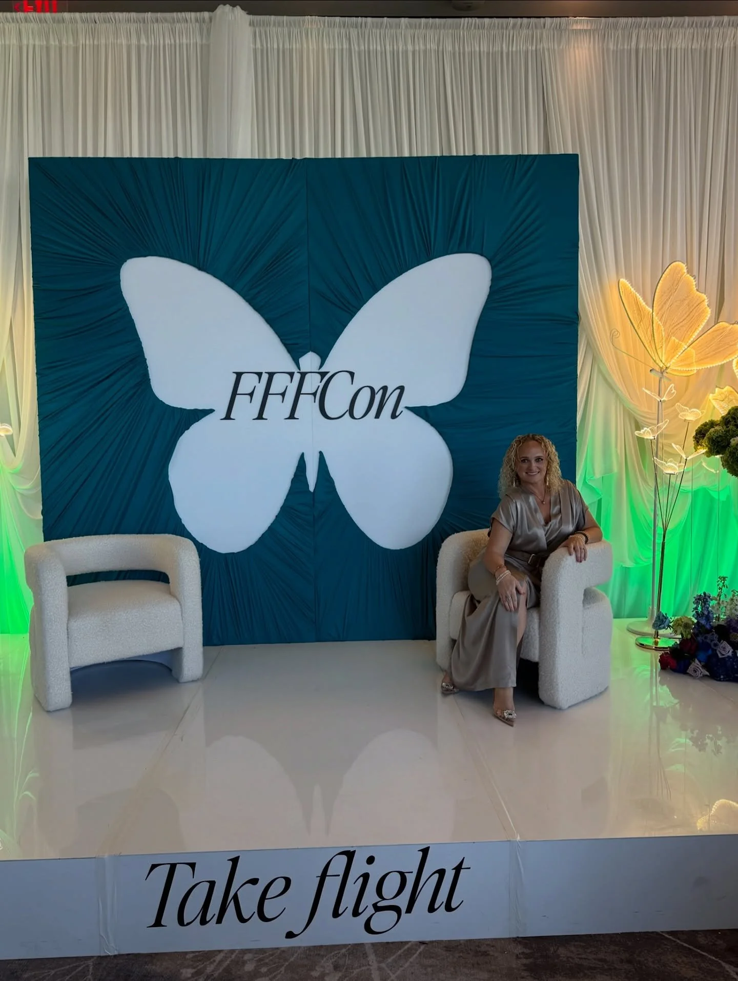 A little behind the scenes of the FFFCon! 📸 Such an amazing time with amazing people. More to come! 
.
.
#motivationalspeaker #speakerlife #ceo #ceomindset #ceoenergy #manifestyourbestlife #manifesting #travel #womeninbusiness #womeninspiringwomen