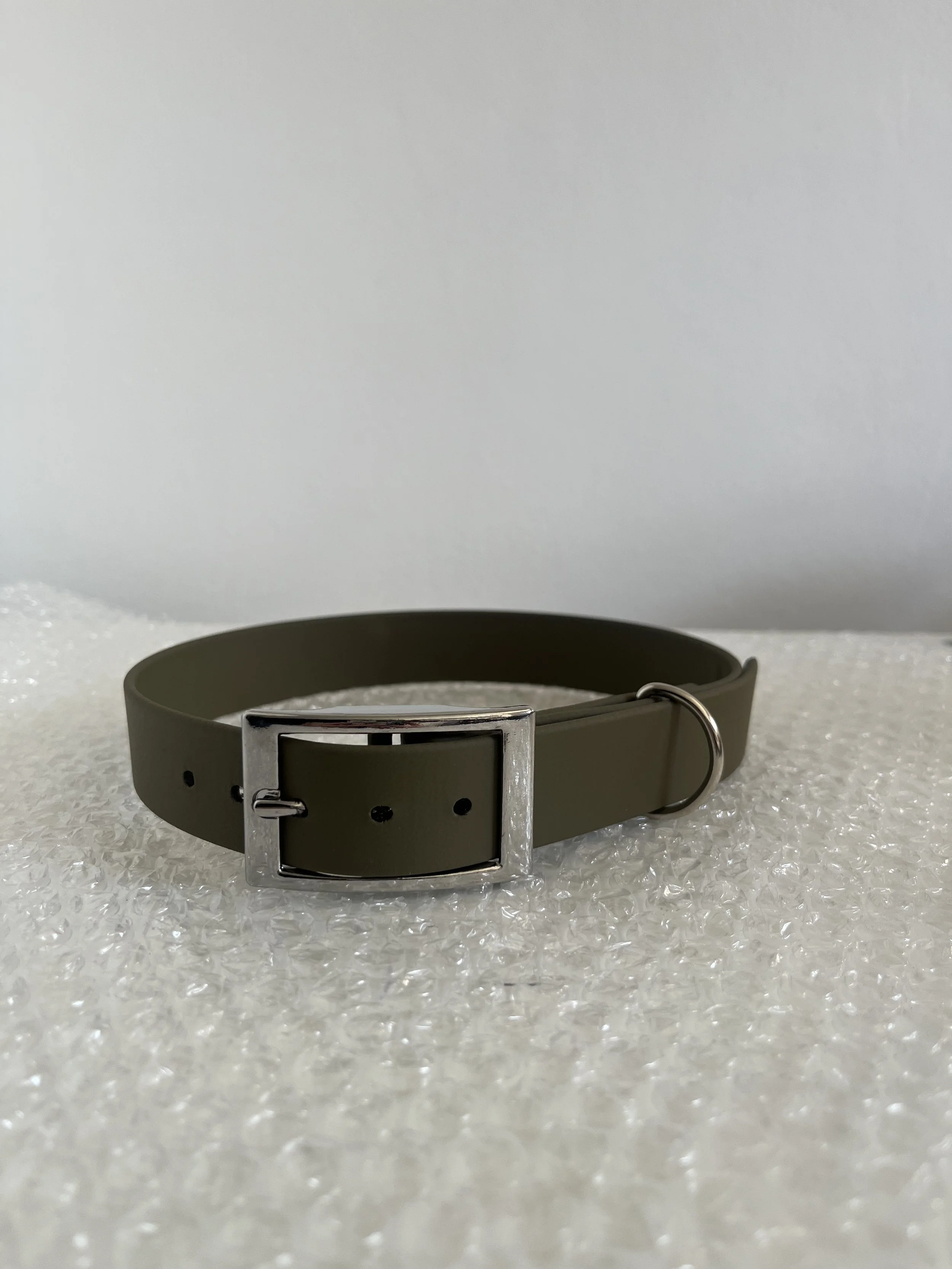 Biothane collar (khaki).jpg