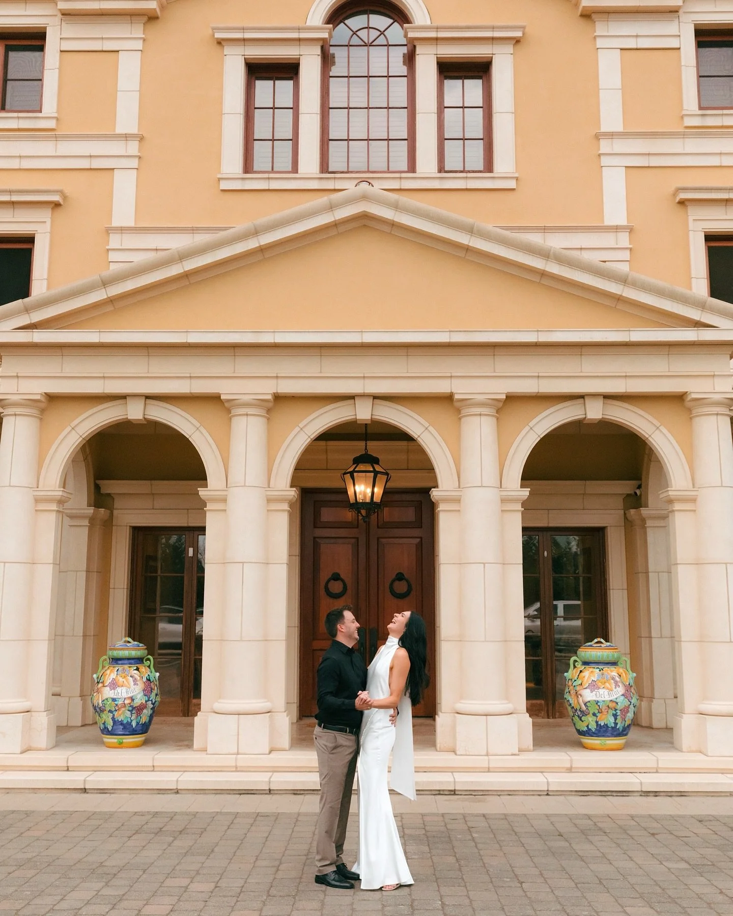 Grateful that Chandler and Kaele&rsquo;s engagement session brought me back to one of my favorite venues in Oregon, @delmarvillastays 💕 With two distinct outfits, we were able to capture such a dynamic range of moments &mdash; from playful and caref