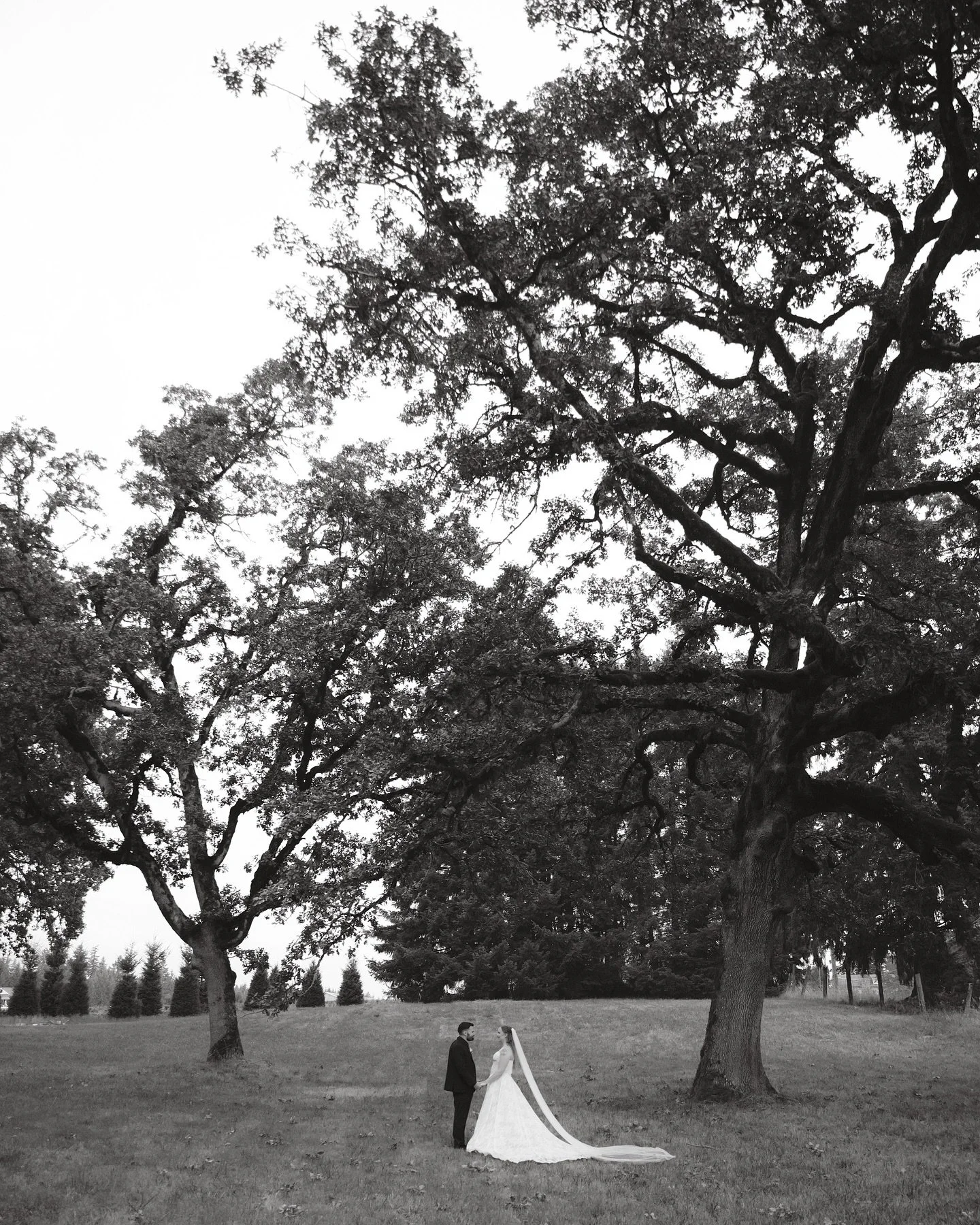 Alex and Jess&rsquo;s wedding day was full of heart and emotion. Surrounded by warm autumn leaves, their hearts sang &mdash; from their first touch to their private vow exchange, every moment tugged at your heartstrings.

Photographer @ericdoolinphot