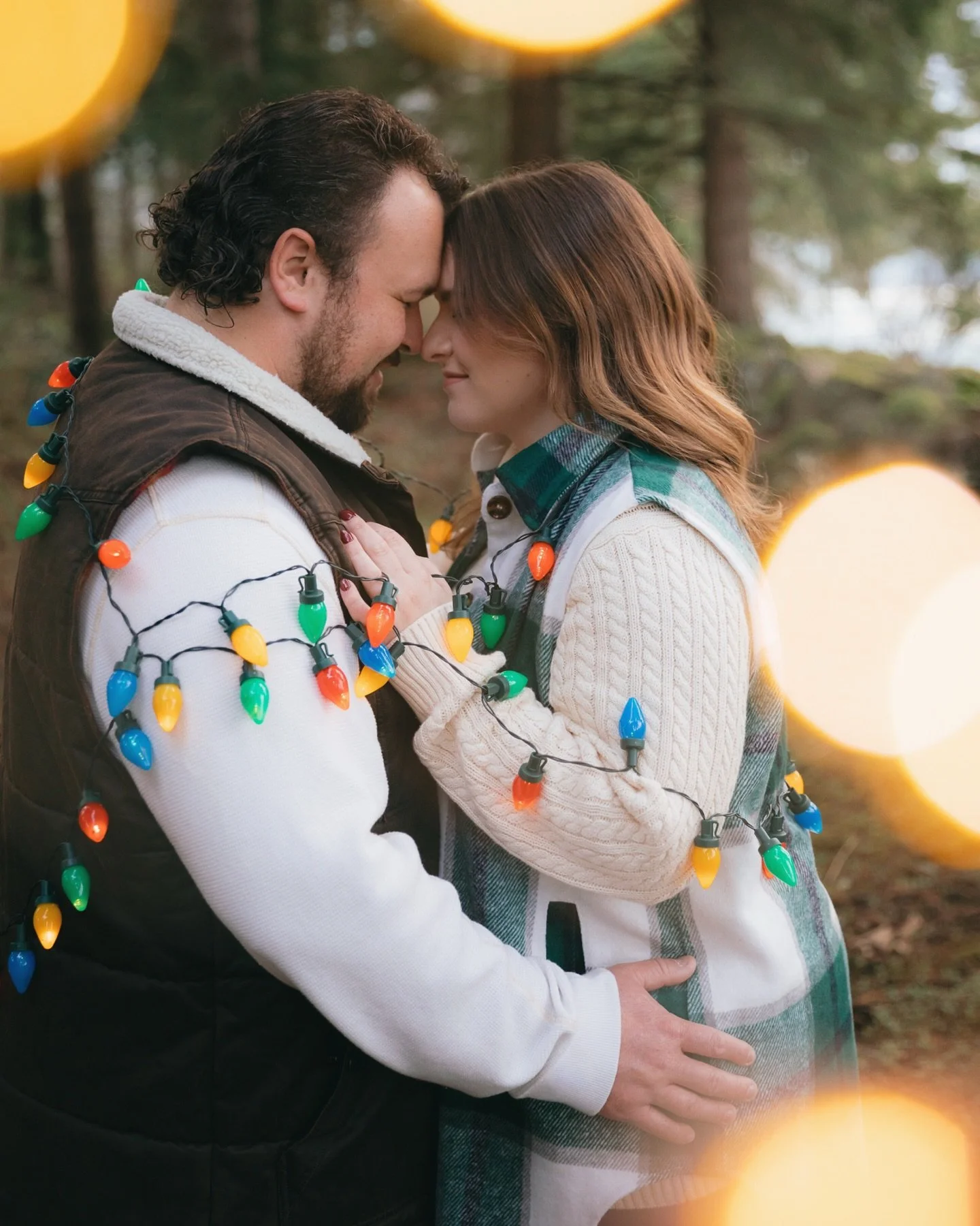 Eric &amp; Brittany are having a Christmas-themed December wedding this year and wanted their engagement session to feel equally festive. I&rsquo;d say we successfully found some Christmas magic in January! ❤️💚
.
.
.
Oregon Wedding Photographer, Por
