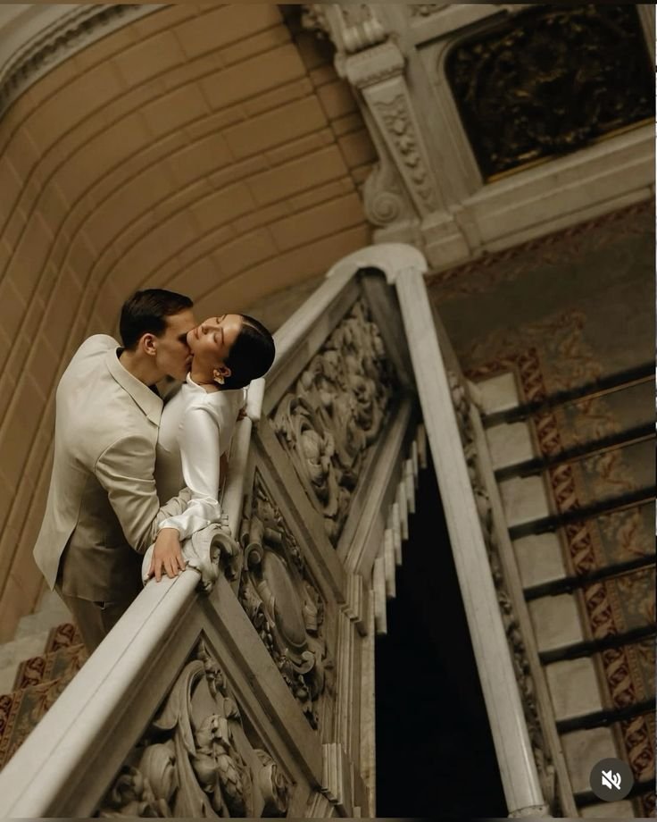 kissesonthestairwell .jpg