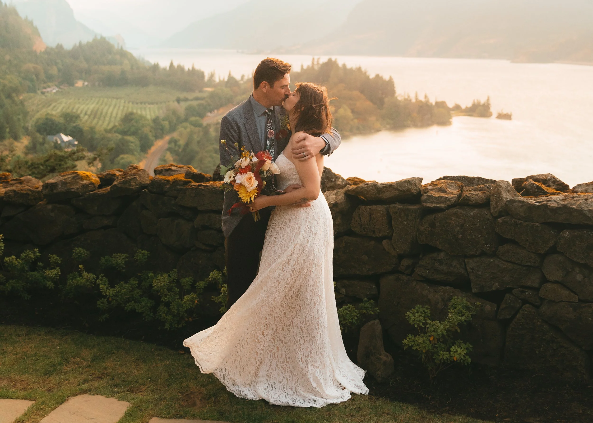 Things to Consider When Planning a Wedding at The Griffin House in Hood River, Oregon