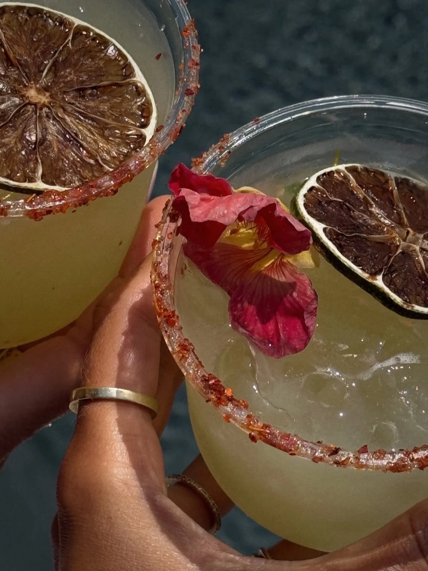 just a little spicy cucumber marg moment, a socal year round cocktail.

photo: @caitregan_ 

#spicycucumbermargarita #margarita #spicymargarita #tajin