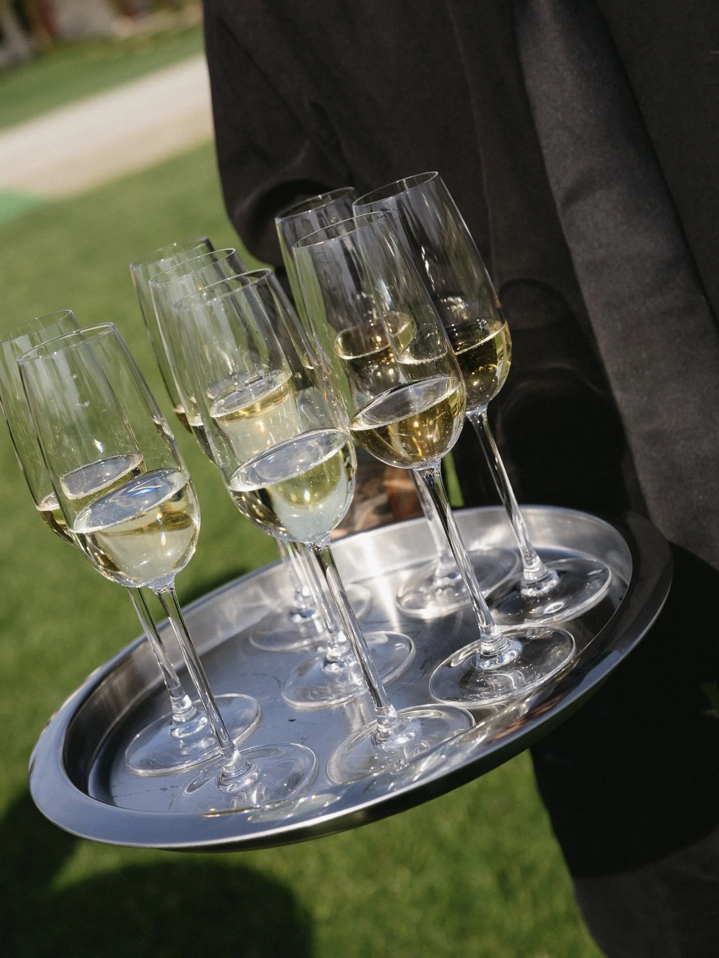 Post ceremony greetings 

Venue: @cavalloranch
Catering: @24carrotscatering
Bar: @sipsipmobilebar
Planning &amp; Design: @fetelledesigns
Photographer: @emmakayphotography_
Videographer: @mckennaelsner.films
Content Creator: @cupidcontentco
Florals: @